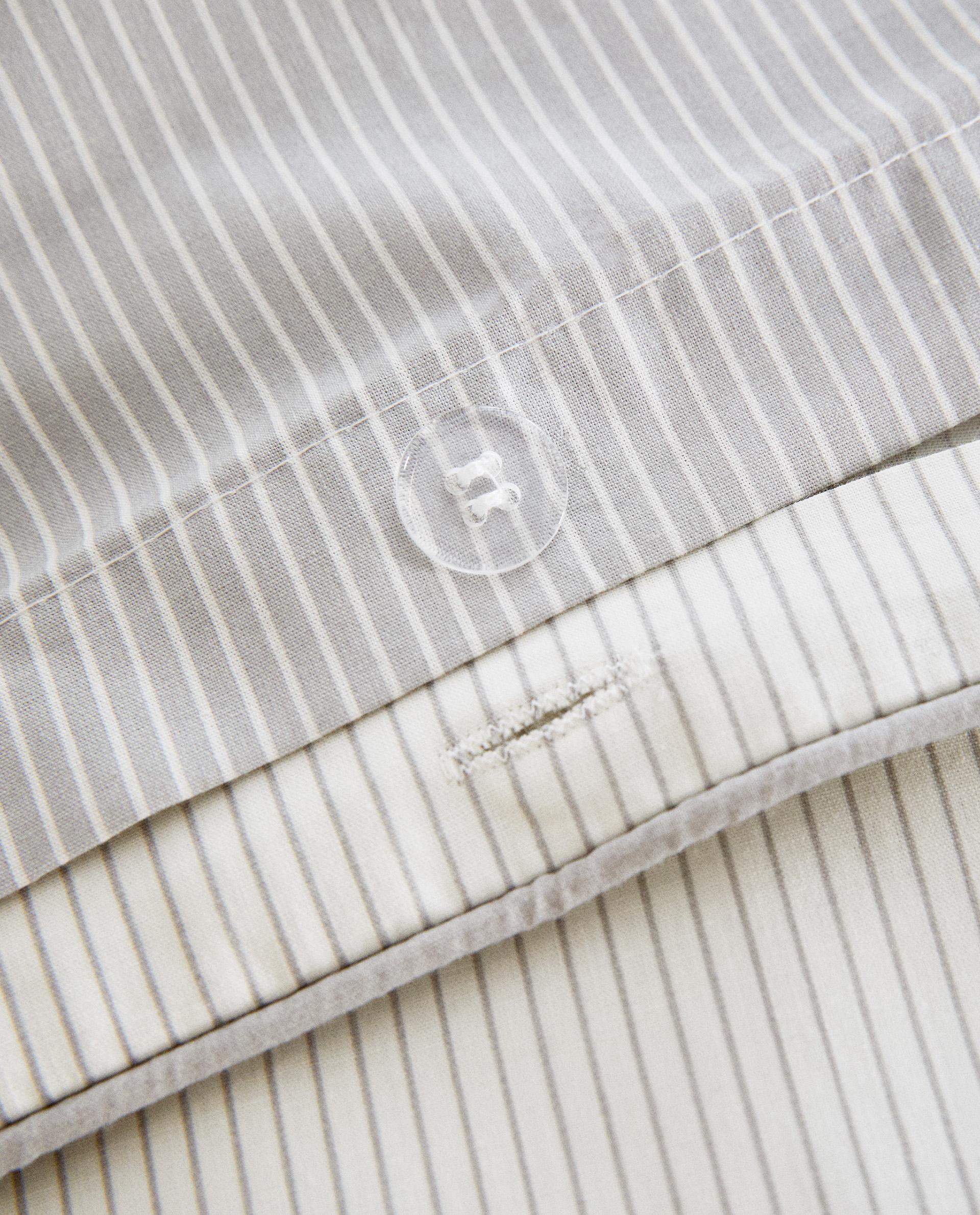 STRIPED FITTED SHEET