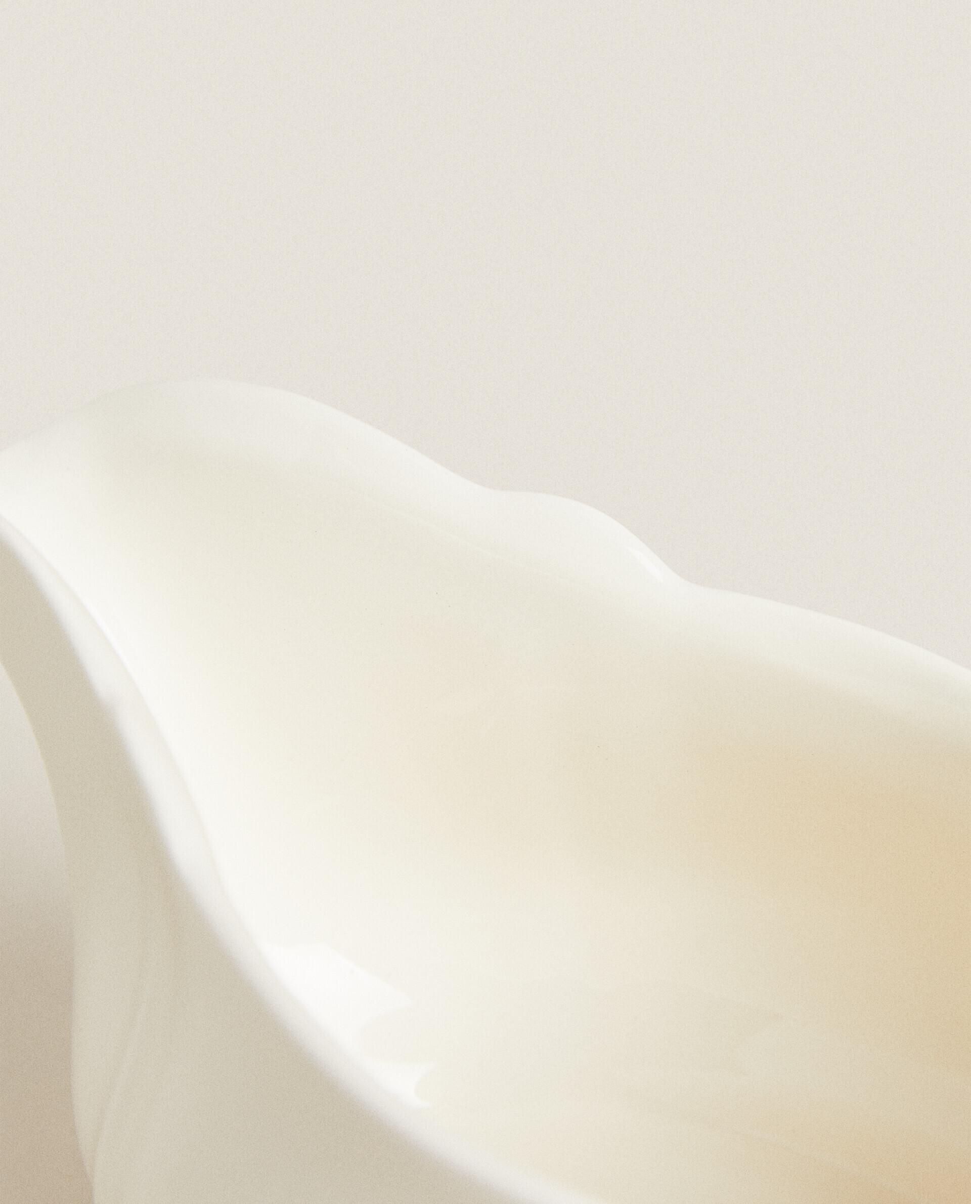 EARTHENWARE GRAVY BOAT WITH RAISED-EDGE DETAIL product thumbnail 13