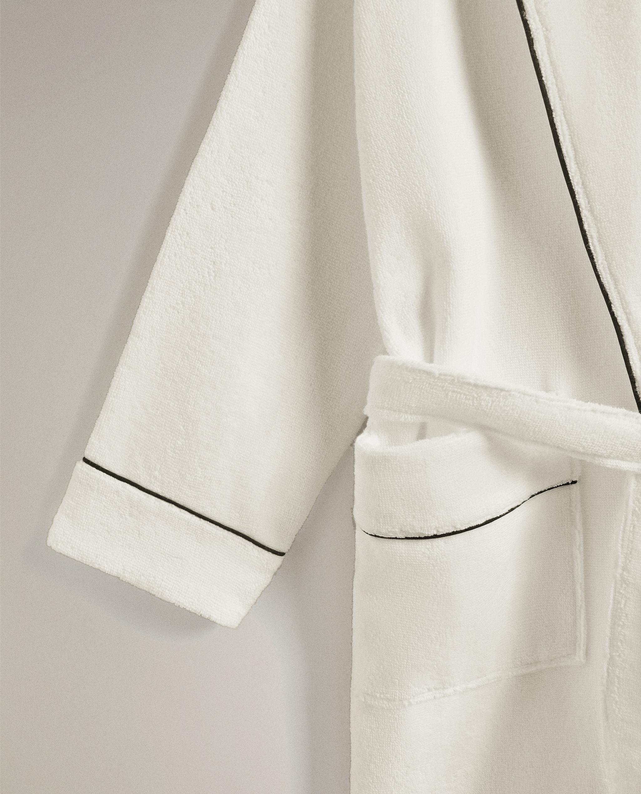BATHROBE WITH PIPING (400 GXM²) product thumbnail 9