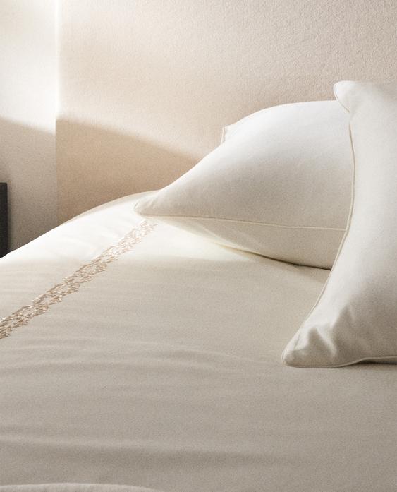 غلاف لحاف ساتان مطرز