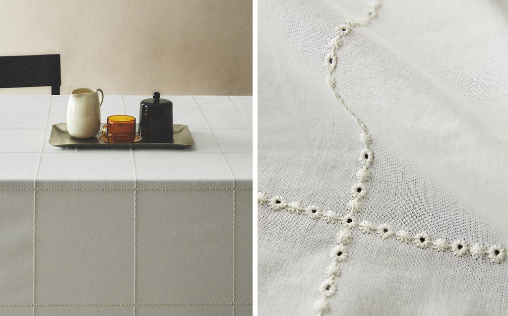 TOALHA DE MESA COM INSERÇÃO E BORDADO FLORAL