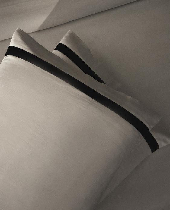 BORDÜRLÜ SATEN YASTIK KILIFI