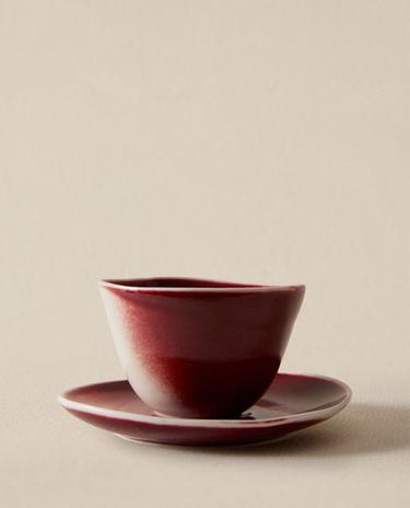 PORCELAIN TEACUP AND SAUCER WITH UNIFORM DESIGN