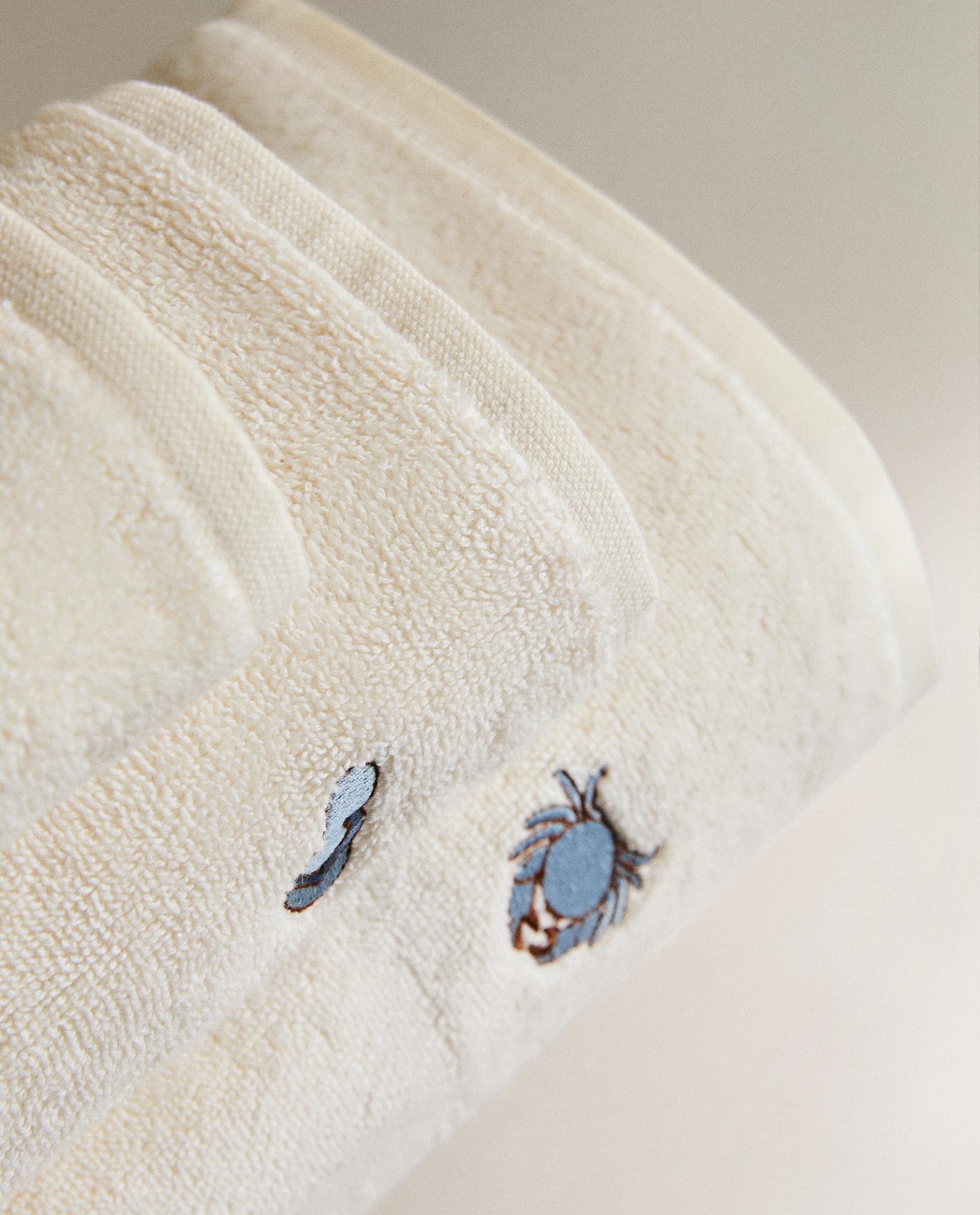 EMBROIDERED BEACH BATH TOWEL product thumbnail 3