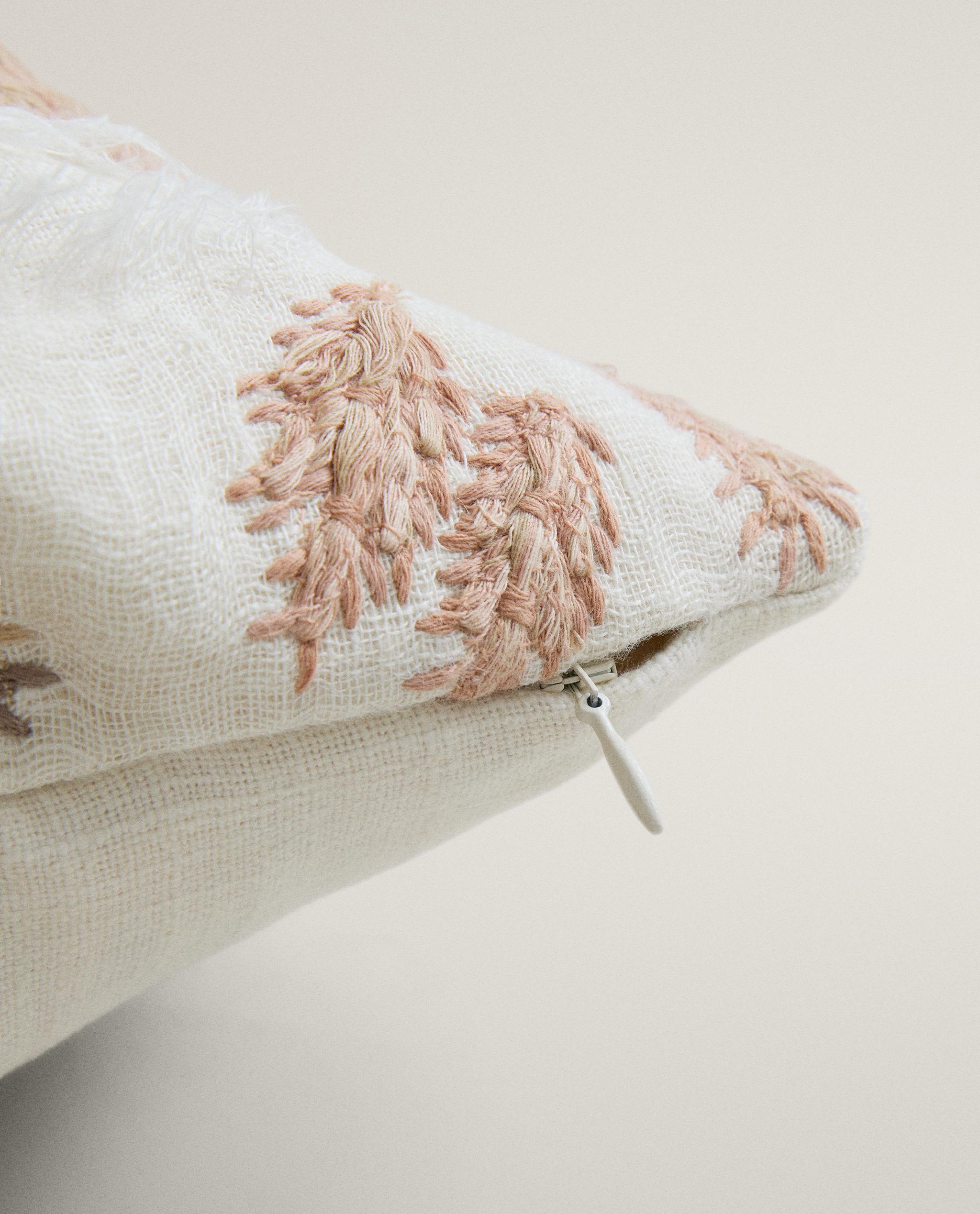 CUSHION COVER WITH EMBROIDERED LEAVES product thumbnail 3
