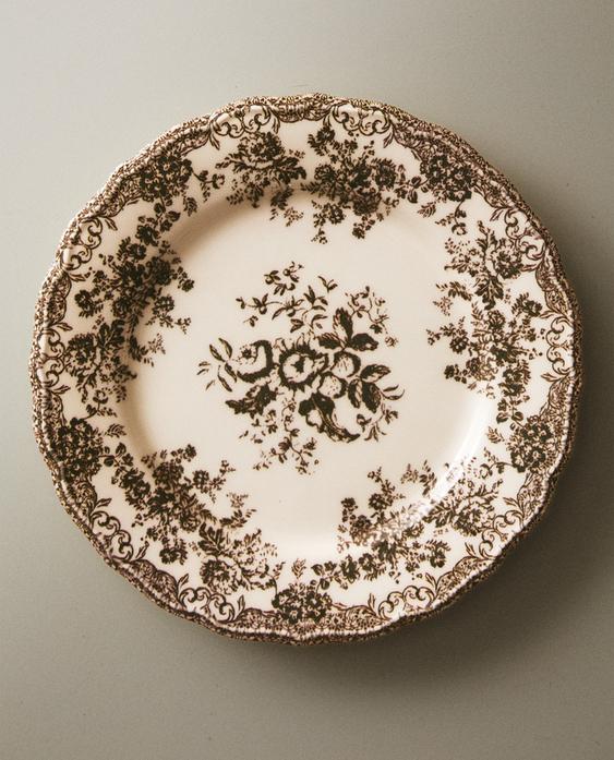 FLORAL EARTHENWARE DINNER PLATE FLORAL EARTHENWARE DINNER PLATE
