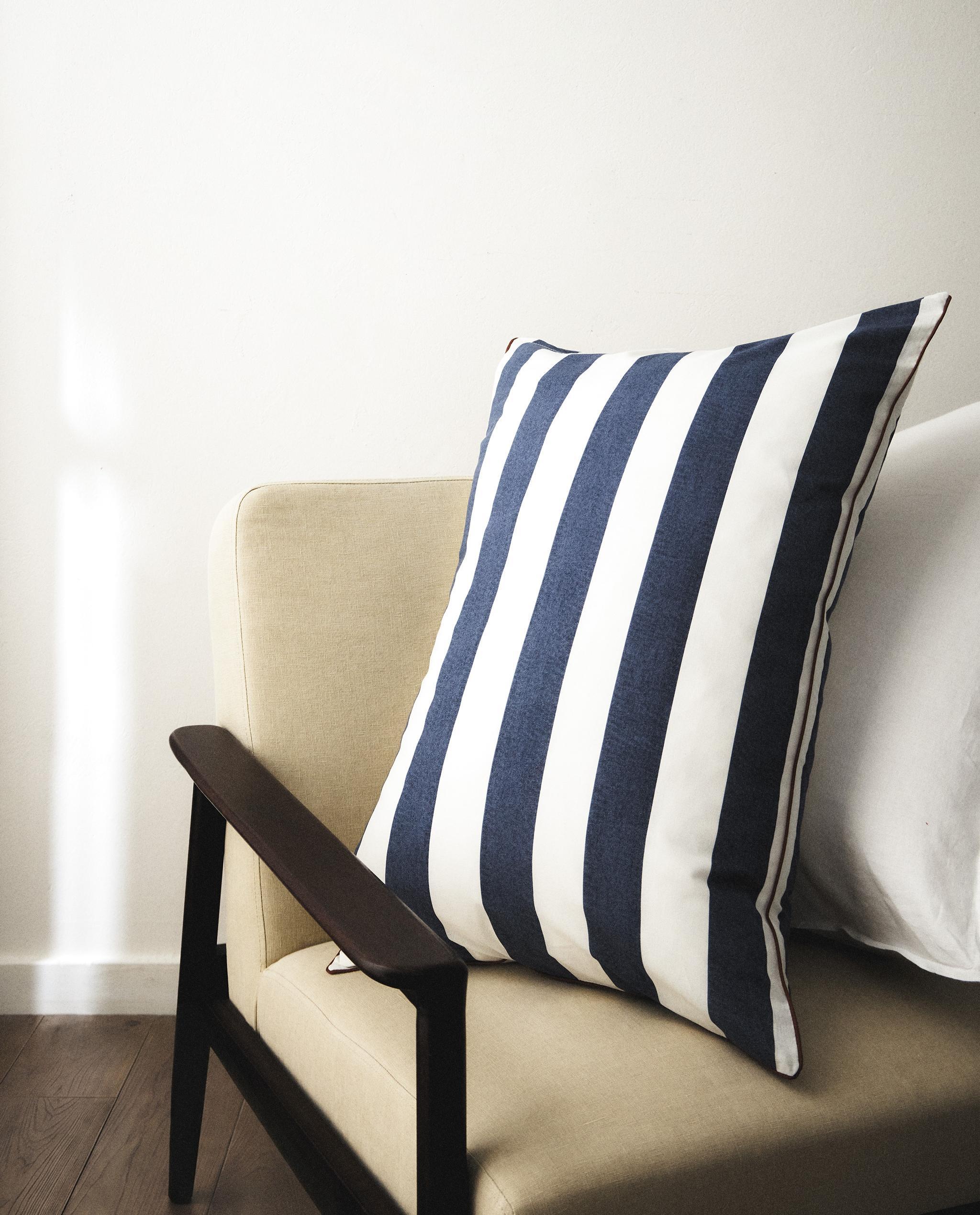 STRIPED WASHED COTTON PILLOWCASE product thumbnail 6
