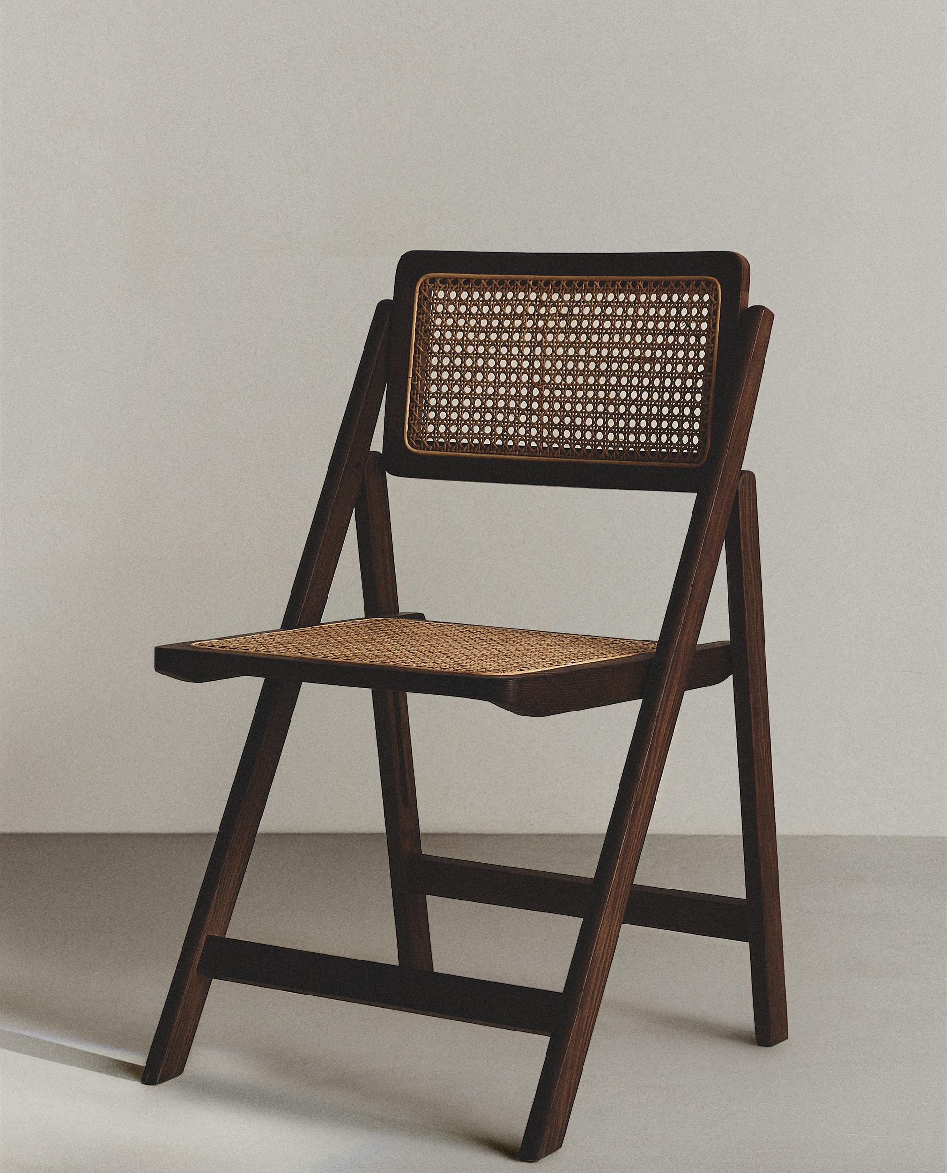 RATTAN AND WOOD FOLDING CHAIR RATTAN AND WOOD FOLDING CHAIR