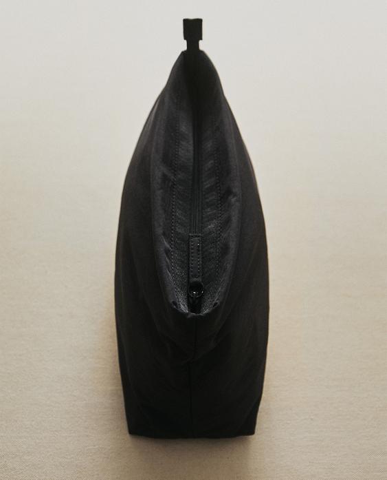 TECHNICAL FABRIC WASH BAG