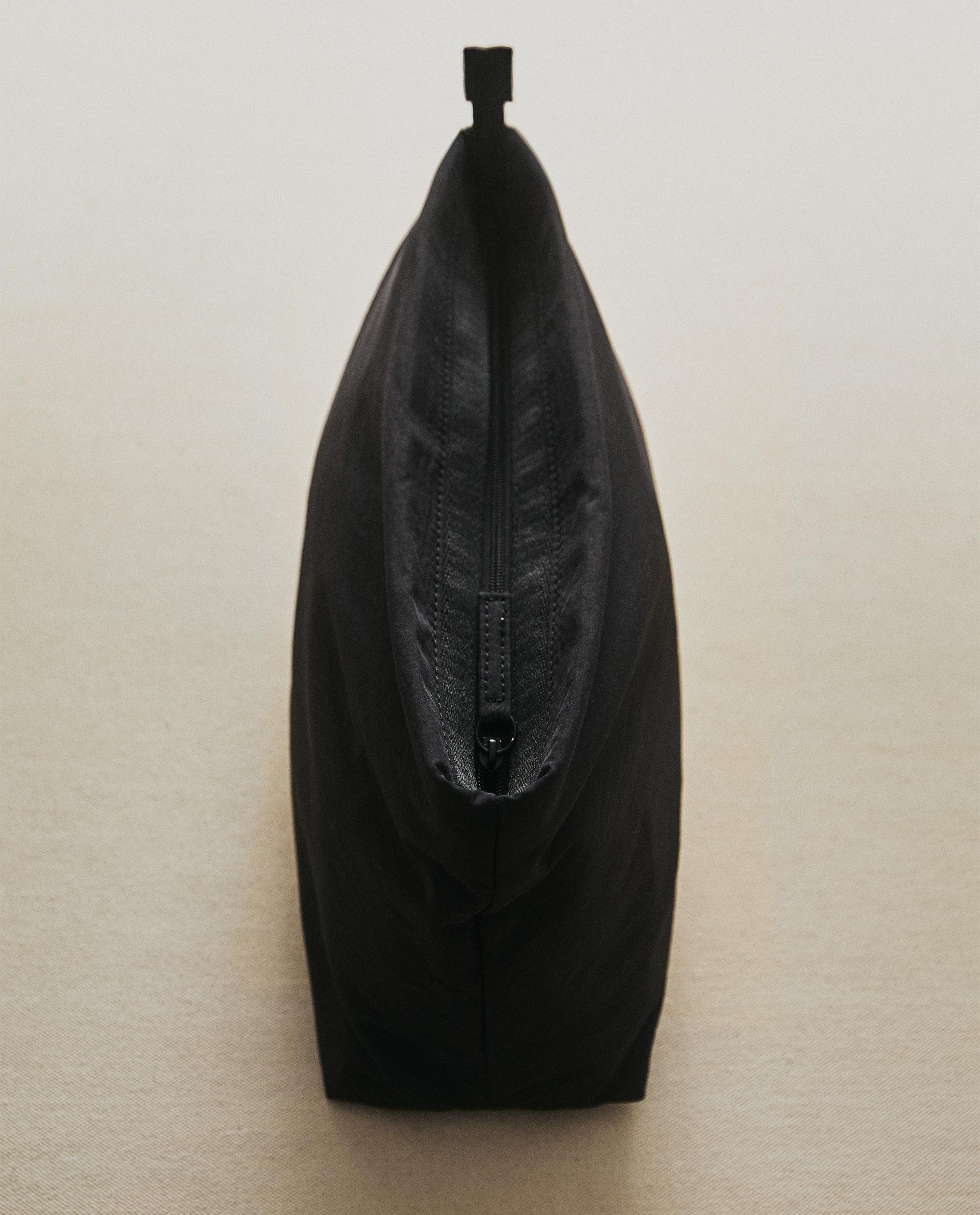 حقيبة غسيل من قماش تقني حقيبة غسيل من قماش تقني