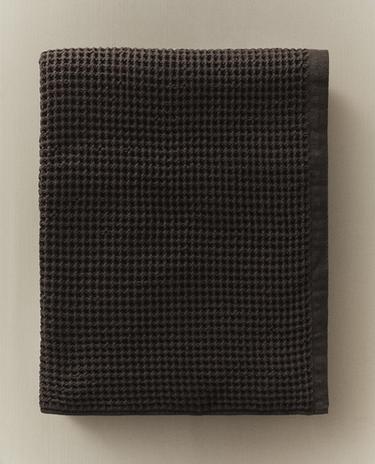 WAFFLE-KNIT COTTON BATH TOWEL
