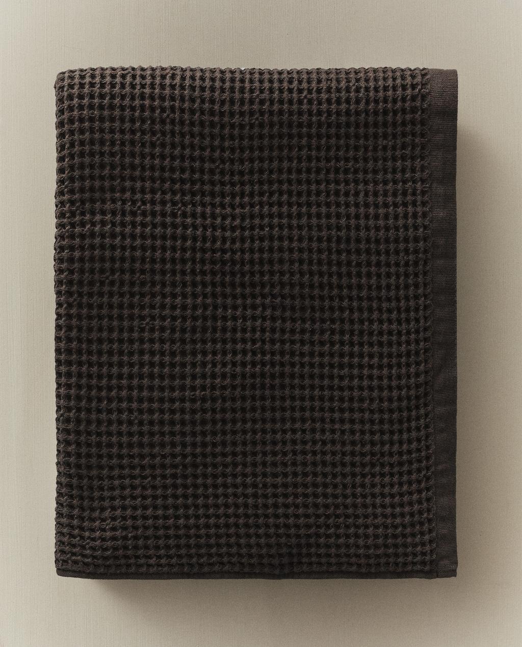 WAFFLE-KNIT COTTON BATH TOWEL