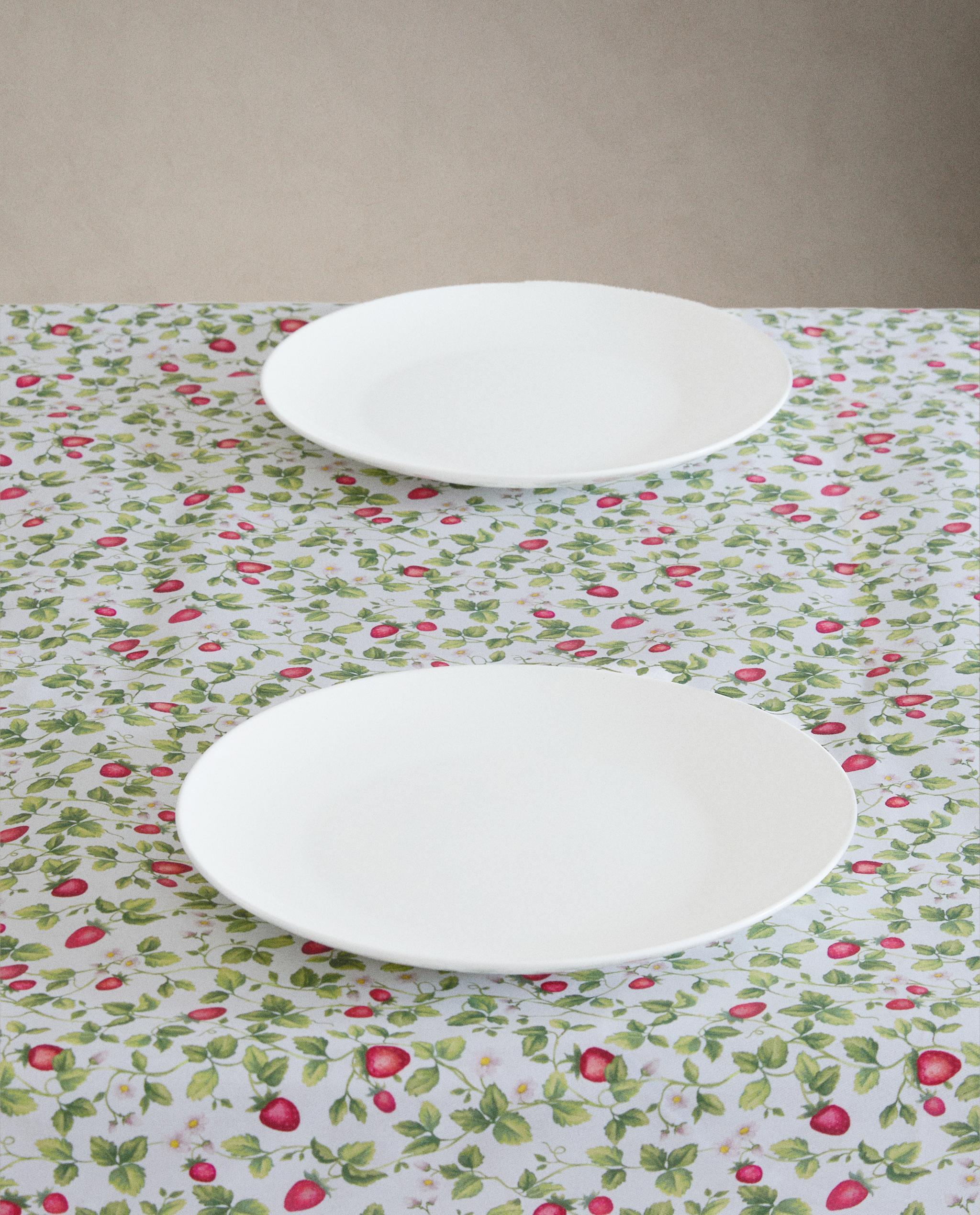 RESIN-COATED STRAWBERRY COTTON TABLECLOTH product thumbnail 7