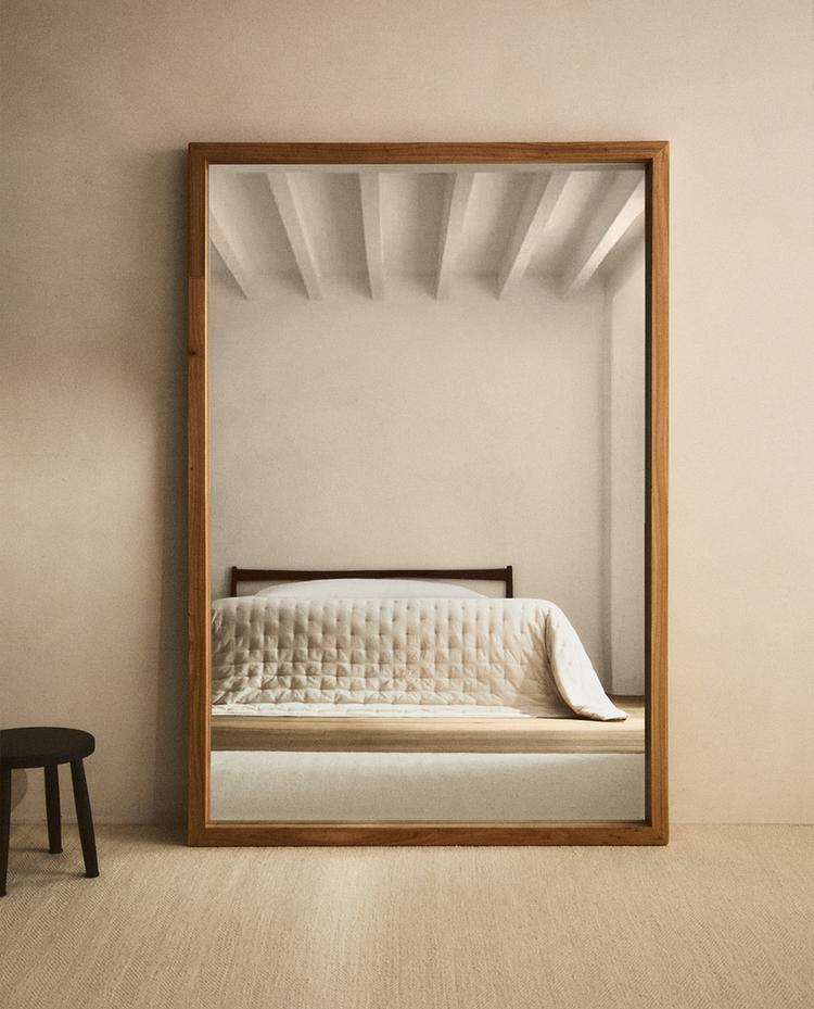 VELKÉ VERTIKÁLNÍ ZRCADLO Z JILMOVÉHO DŘEVA