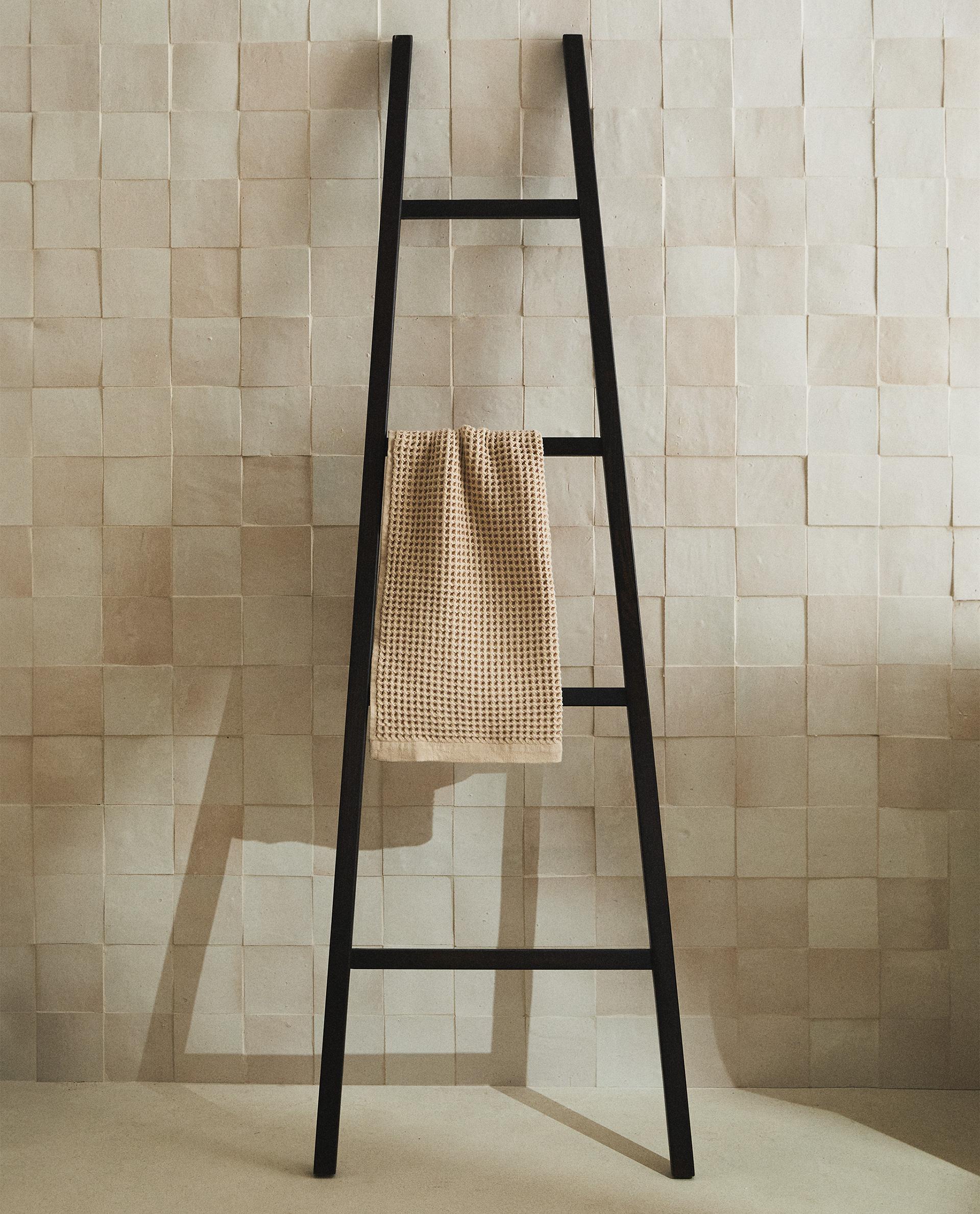 LADDER TOWEL RACK