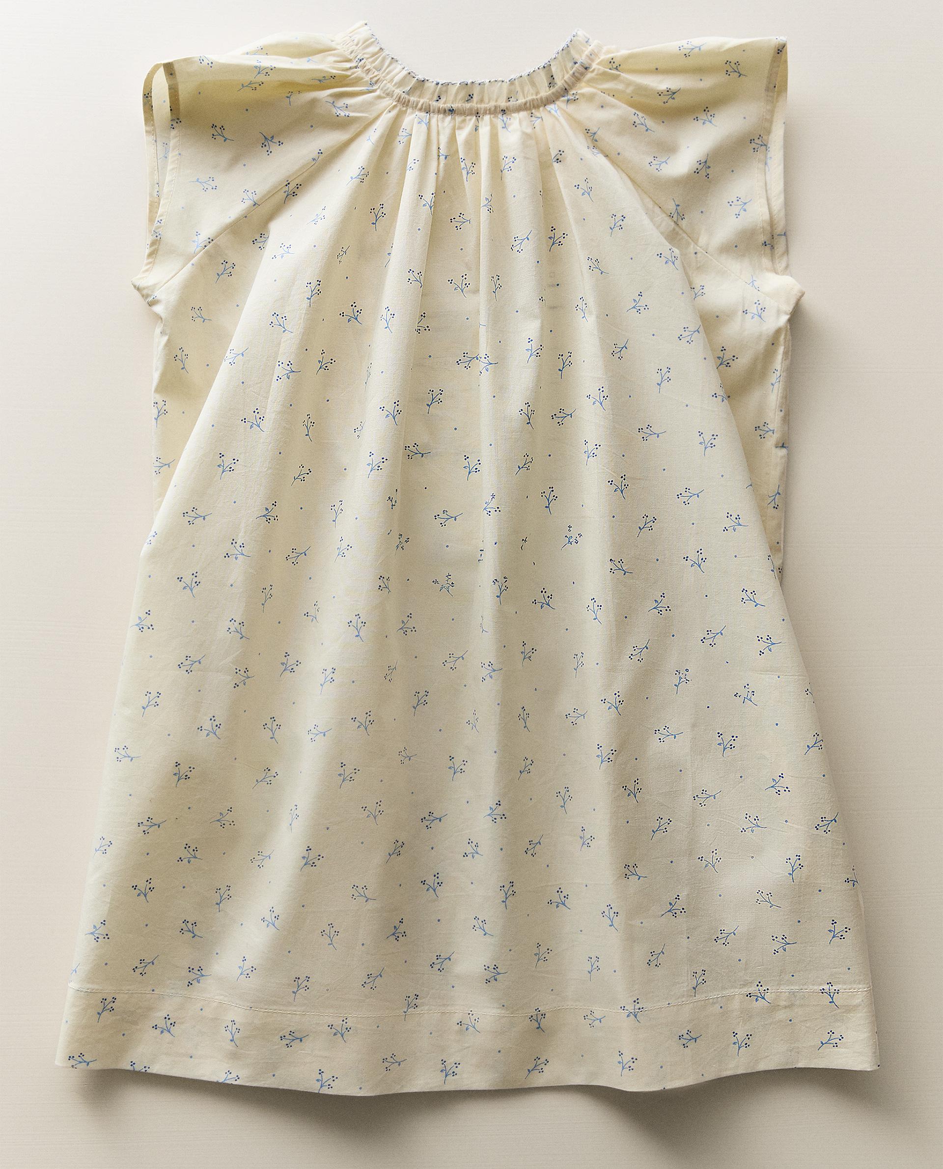 【完売品】サンサカエプチ　Laura smocked dress Laura White Smocked Dress with Embroidery