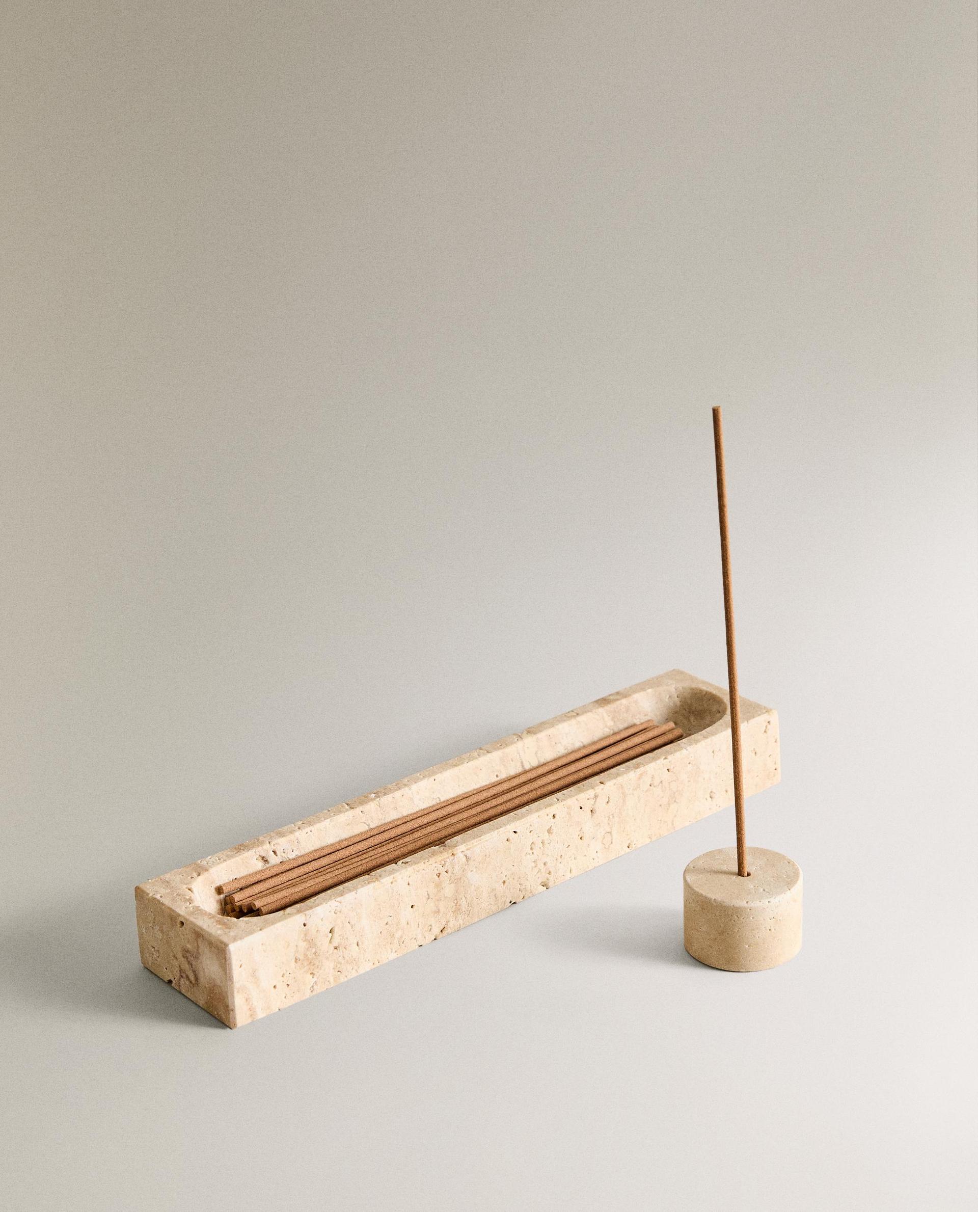 حزمة أعواد بخور عطرية برائحة ROSE ET PIVOINE مع حامل حزمة أعواد بخور عطرية برائحة ROSE ET PIVOINE مع حامل