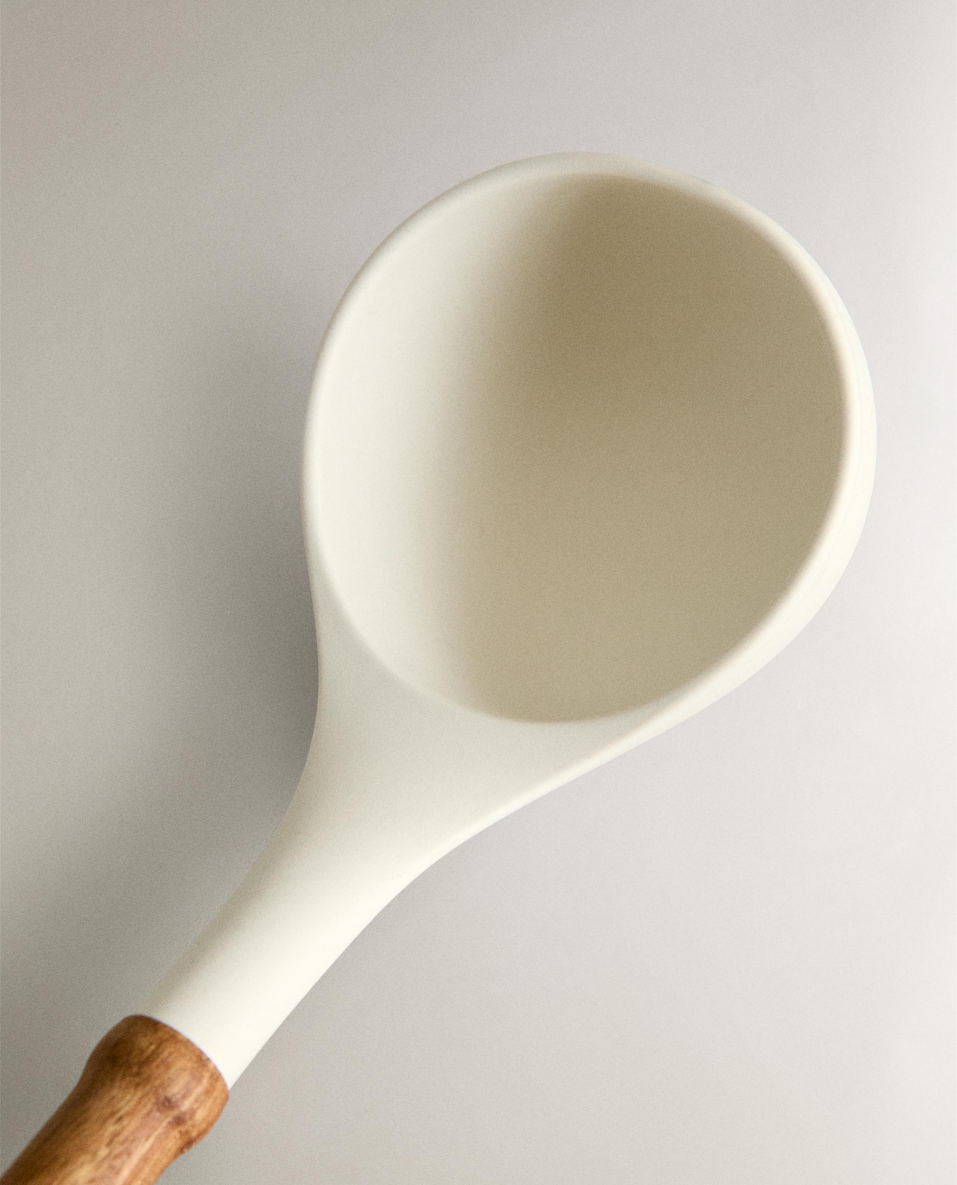 SILICONE AND WOOD LADLE product thumbnail 6