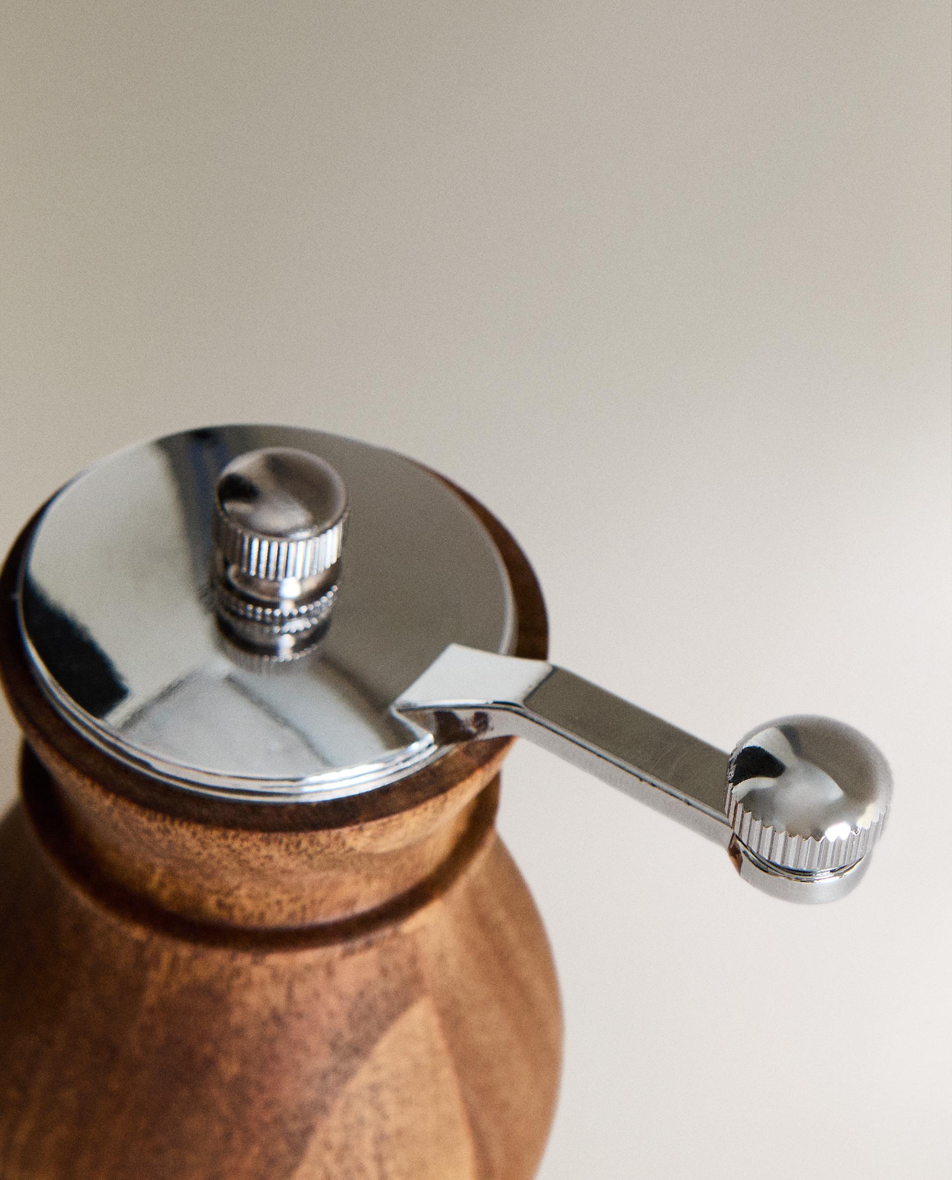 WOODEN PEPPER MILL WITH STEEL LID product thumbnail 4