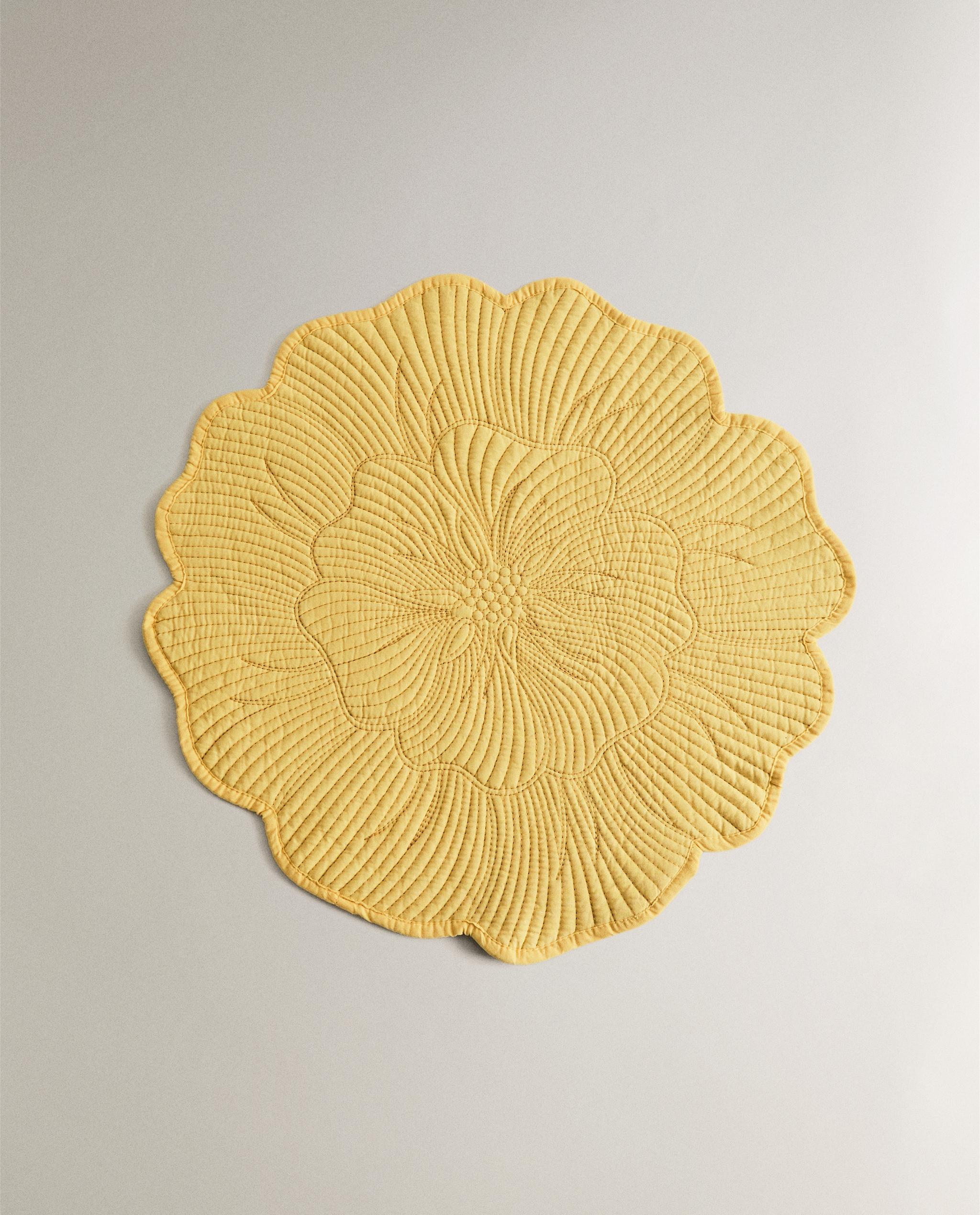 QUILTED FLORAL PLACEMAT product thumbnail 4