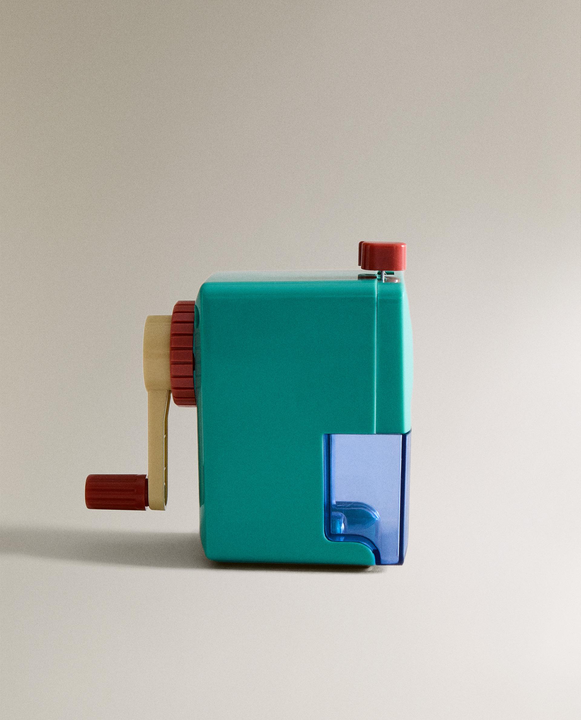 KIDS' TABLE PENCIL SHARPENER WITH HANDLE KIDS' TABLE PENCIL SHARPENER WITH HANDLE