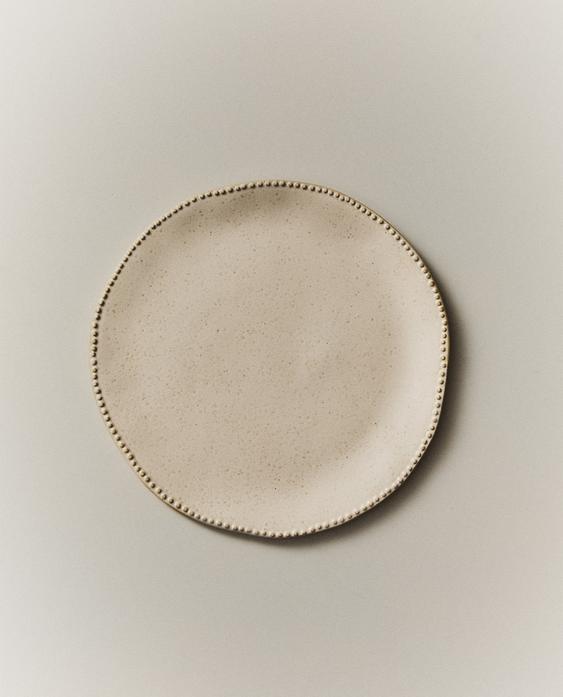 STONEWARE DESSERT PLATE WITH RAISED DESIGN