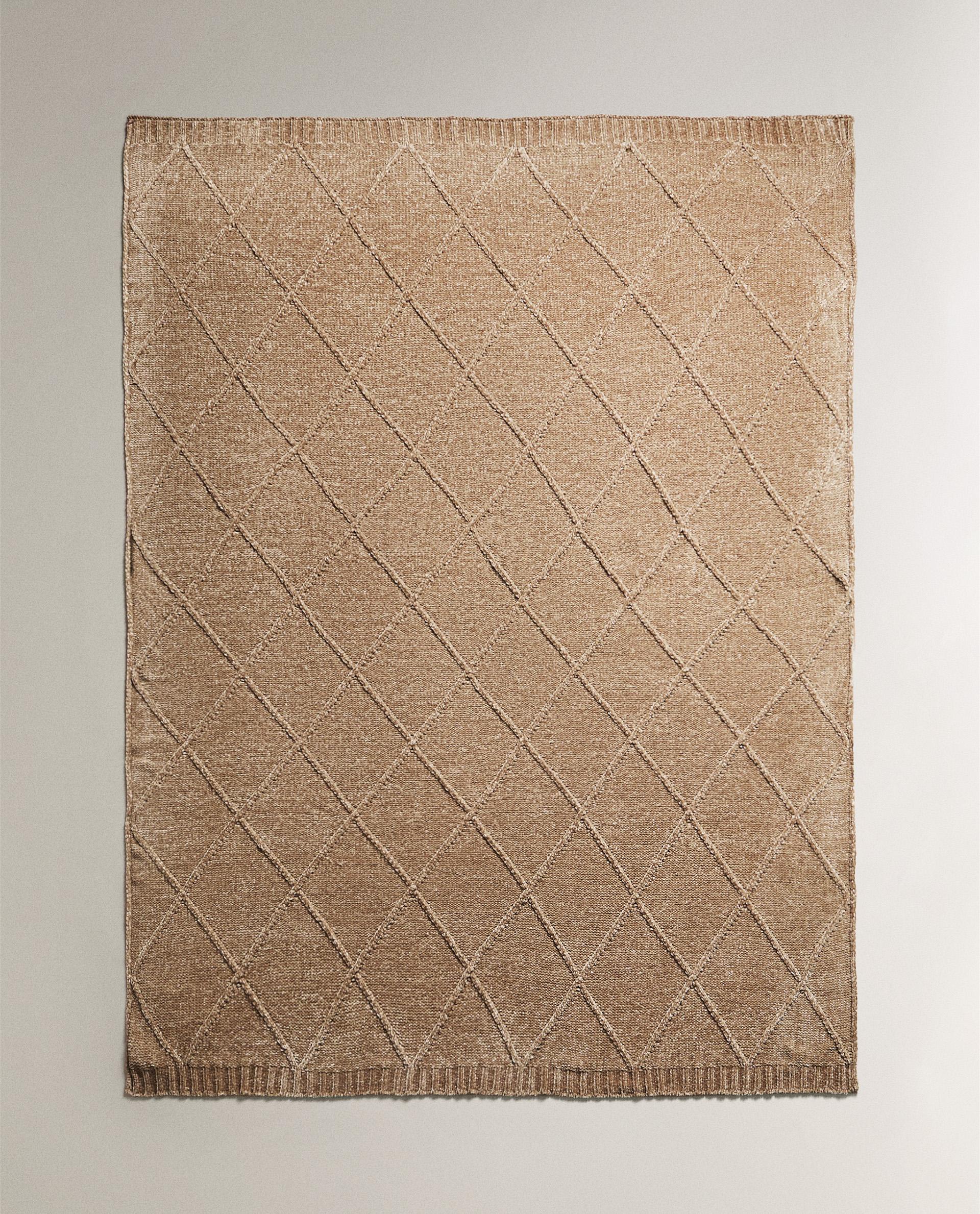 DIAMOND PATTERN CHENILLE BLANKET