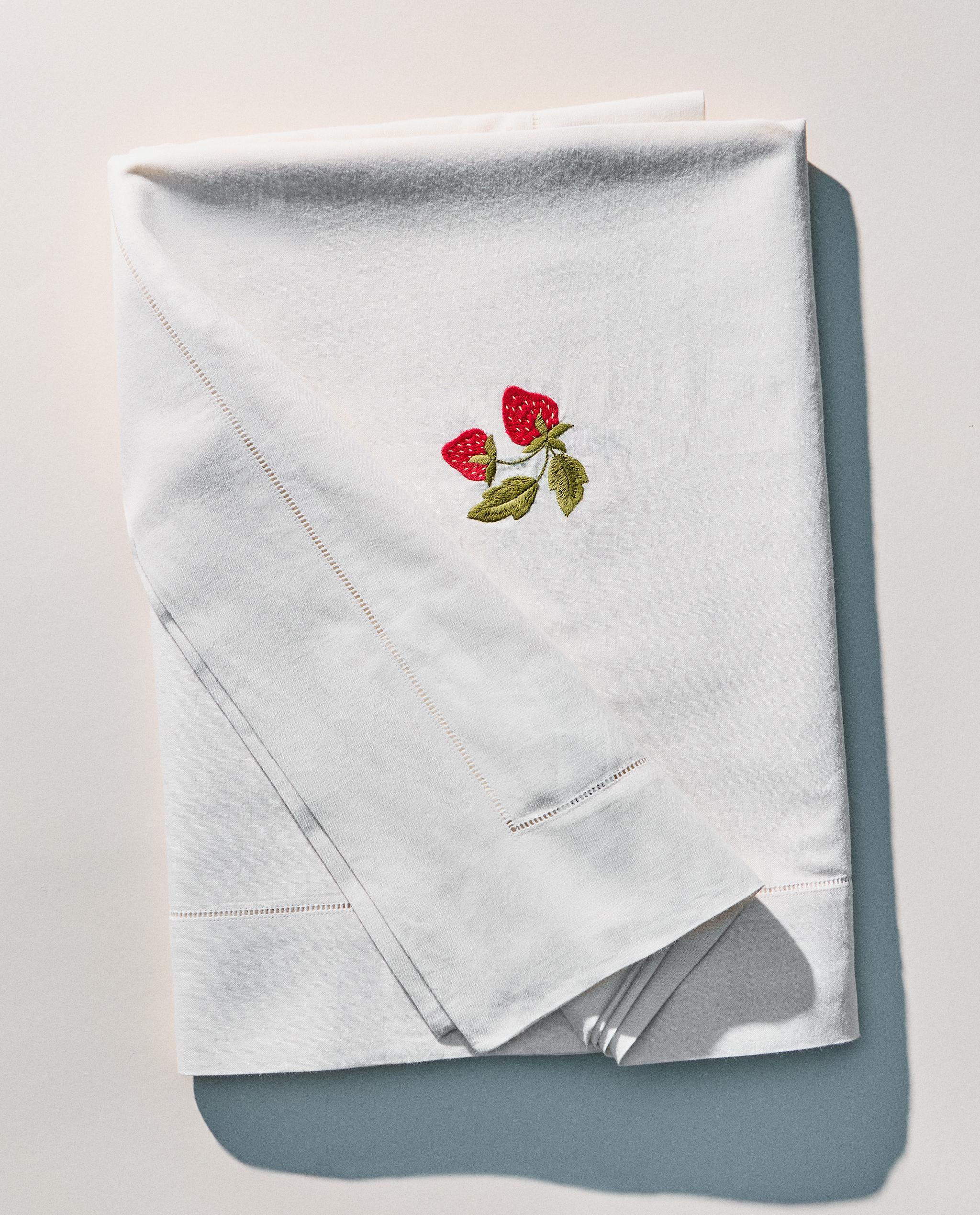 EMBROIDERED FRUIT TABLECLOTH product thumbnail 11
