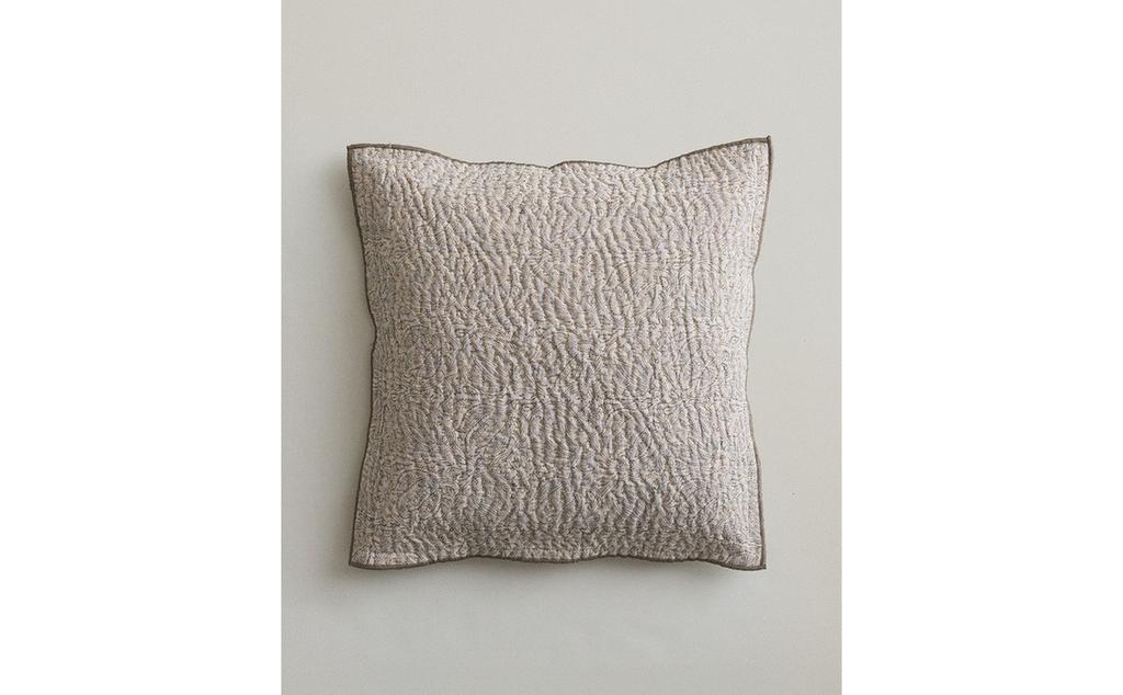 غلاف وسادة بطبعة أزهار