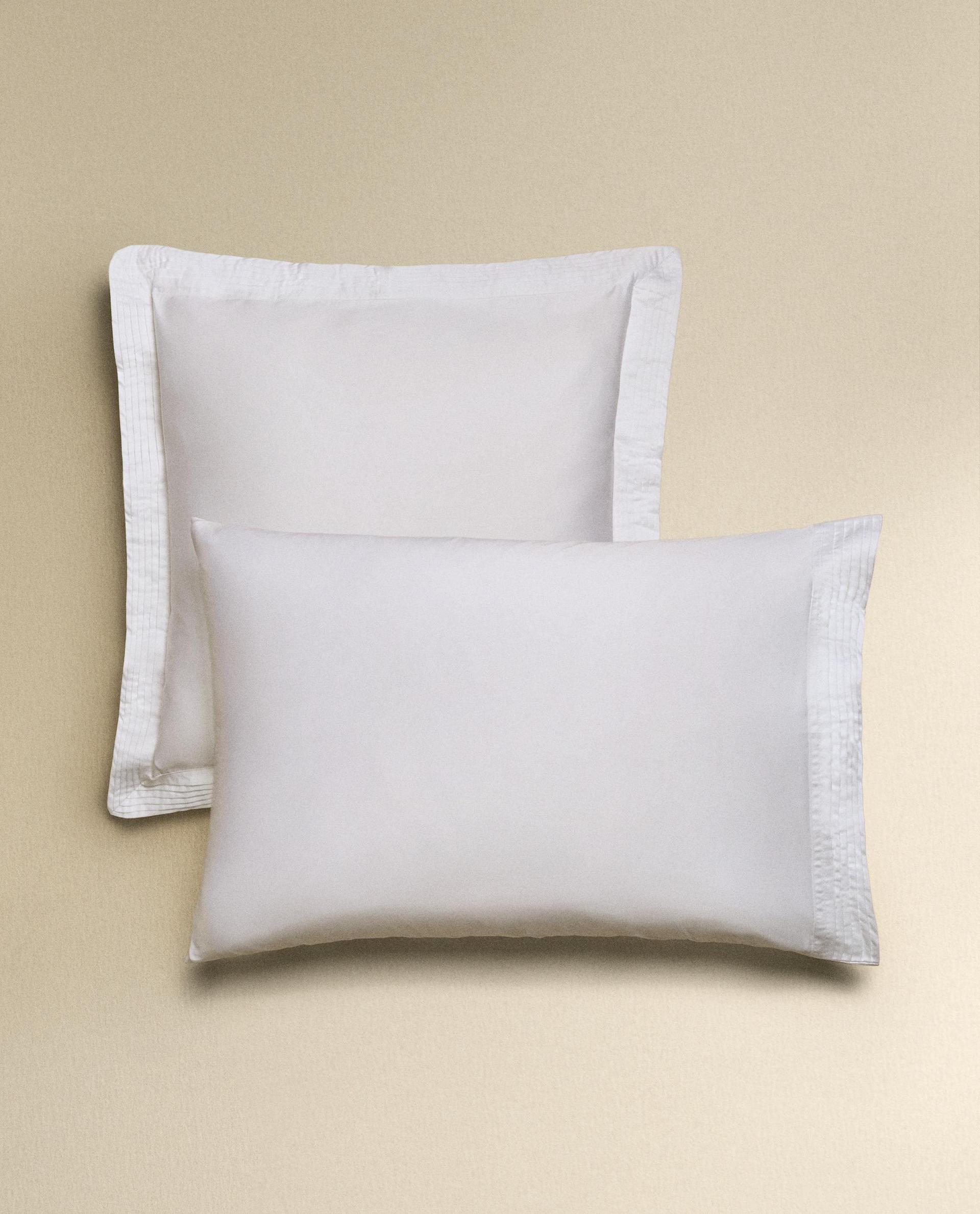 PLEATED COTTON SATEEN PILLOWCASE (400 THREAD COUNT) PLEATED COTTON SATEEN PILLOWCASE (400 THREAD COUNT)