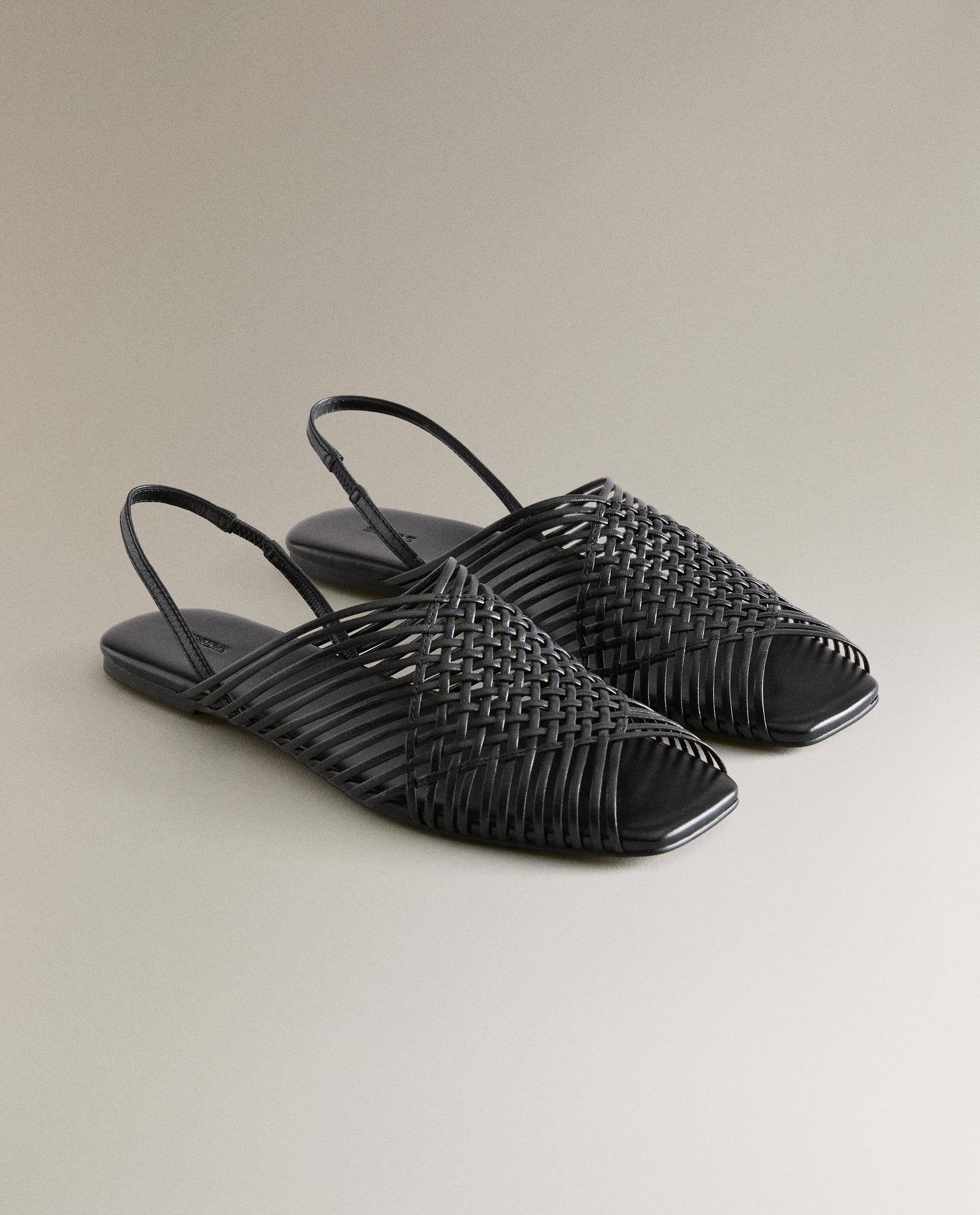 クリスクロスストラップレザーサンダル | Zara Home 日本/Japan