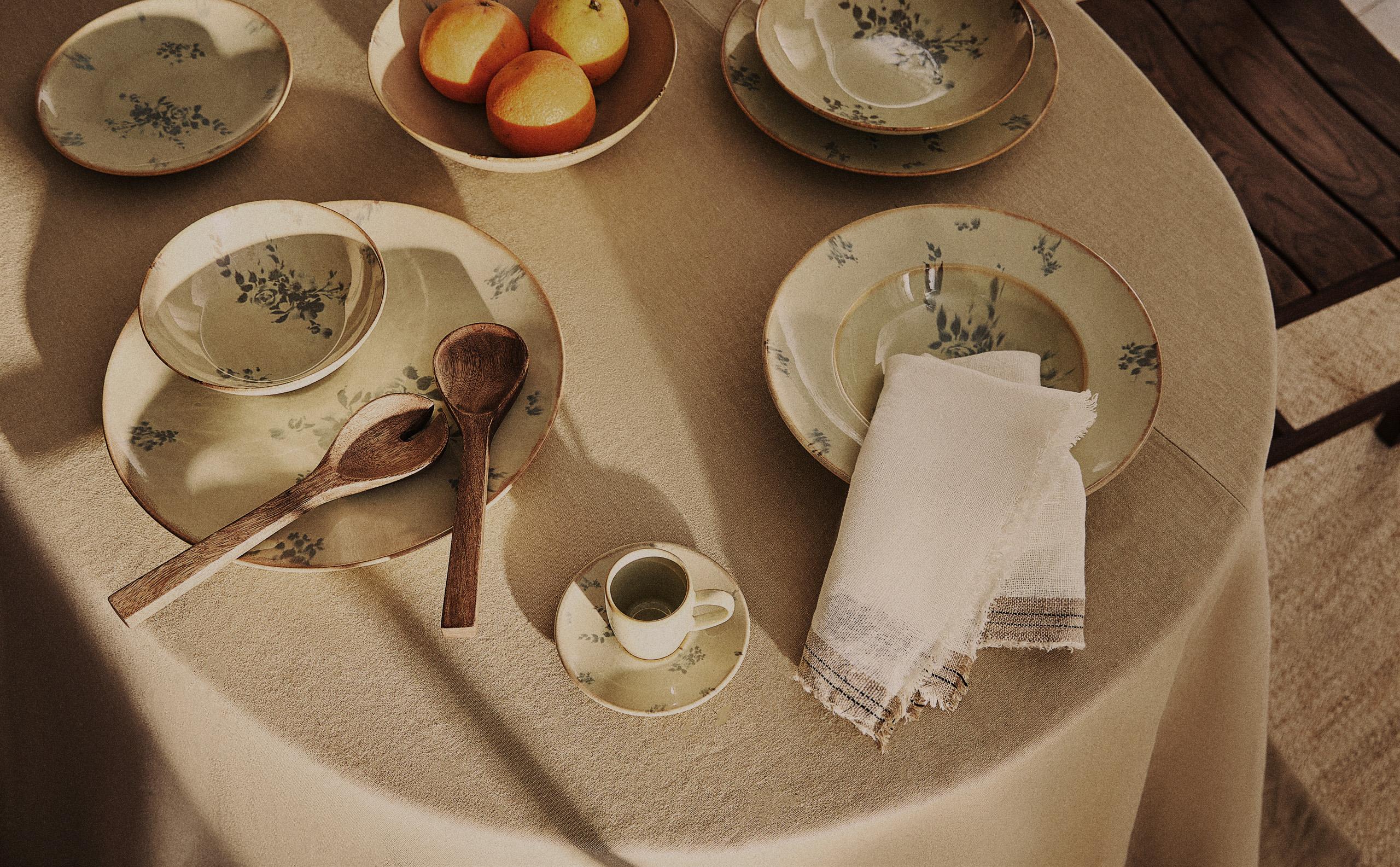 FLORAL STONEWARE TABLEWARE