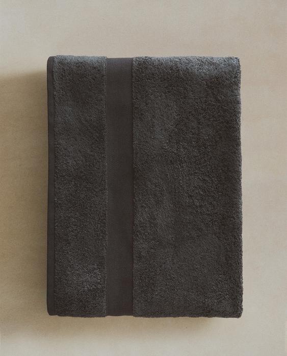 منشفة حمام قطن فاخر (600 غxم²) منشفة حمام قطن فاخر (600 غxم²)