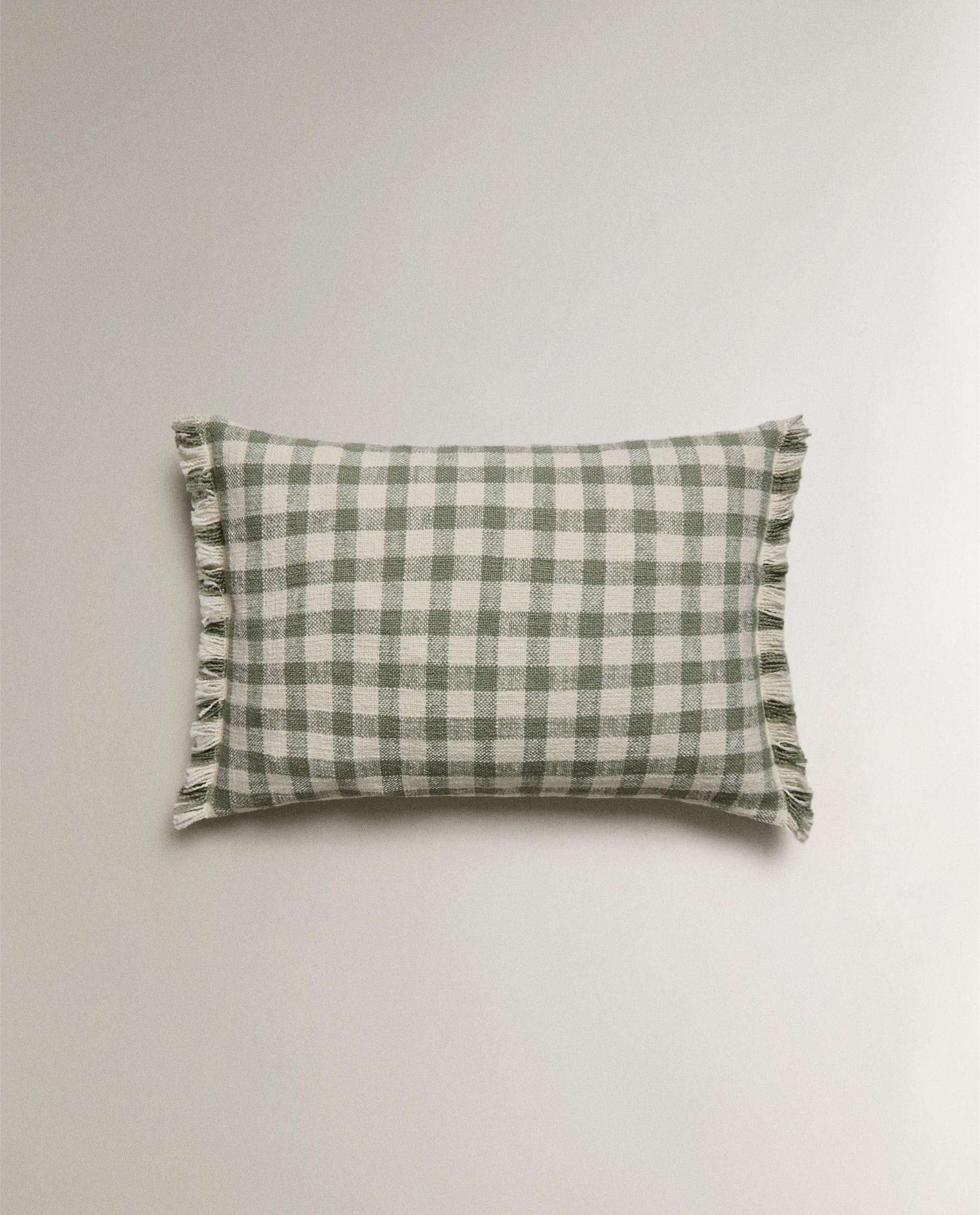 FRINGED CUSHION COVER FRINGED CUSHION COVER