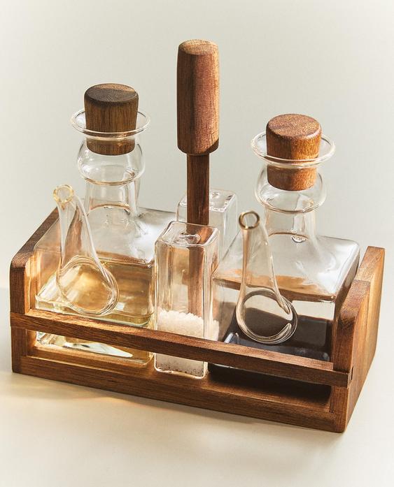 BOROSILICATE GLASS AND WOOD CRUET SET