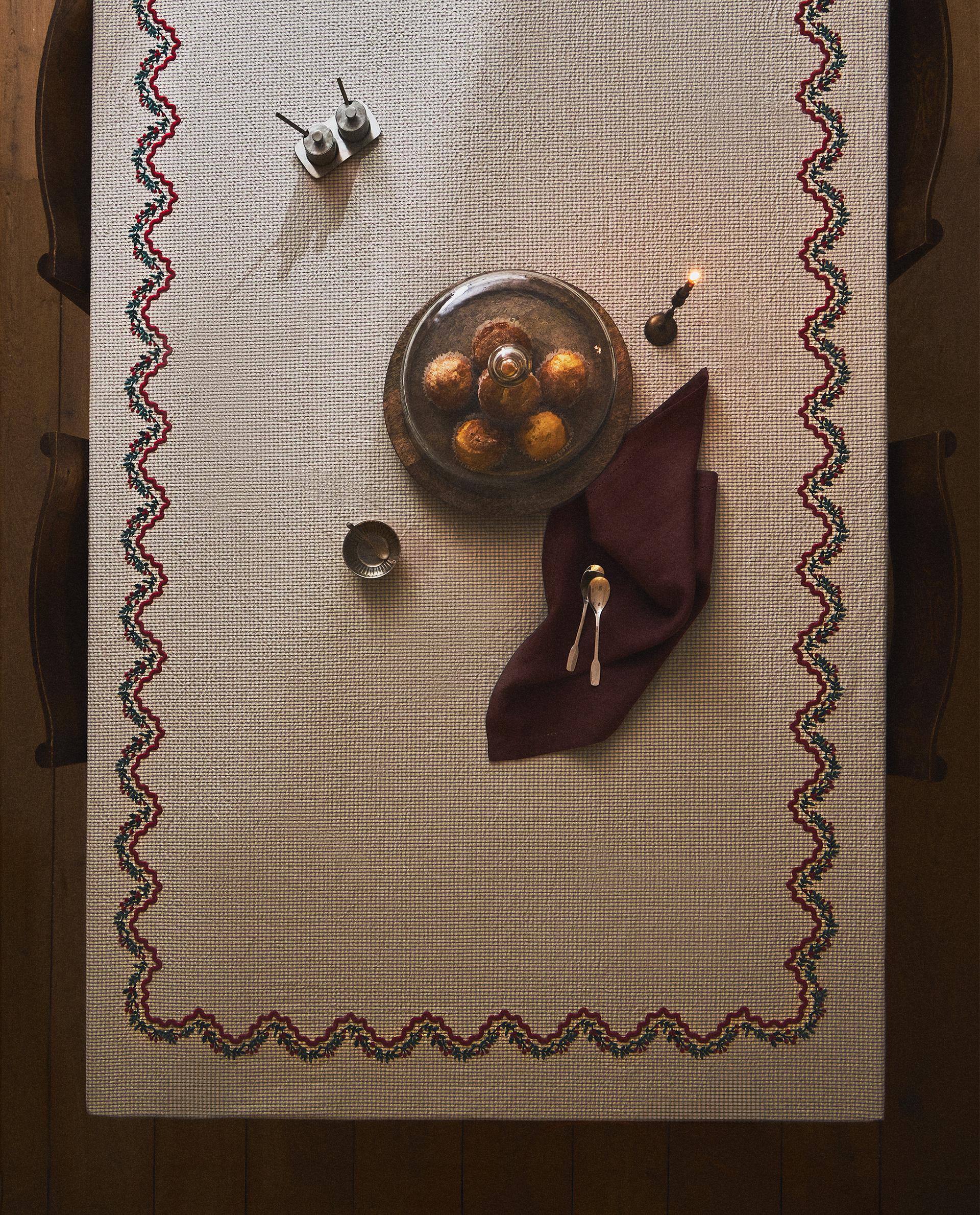 エンブロイダリー コットン ウェーブ テーブルクロス クリスマス