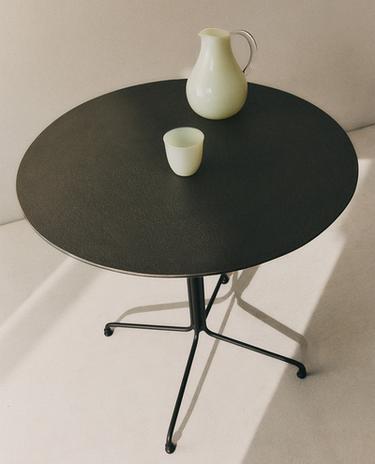 GESMEDE METALEN TAFEL GESMEDE METALEN TAFEL