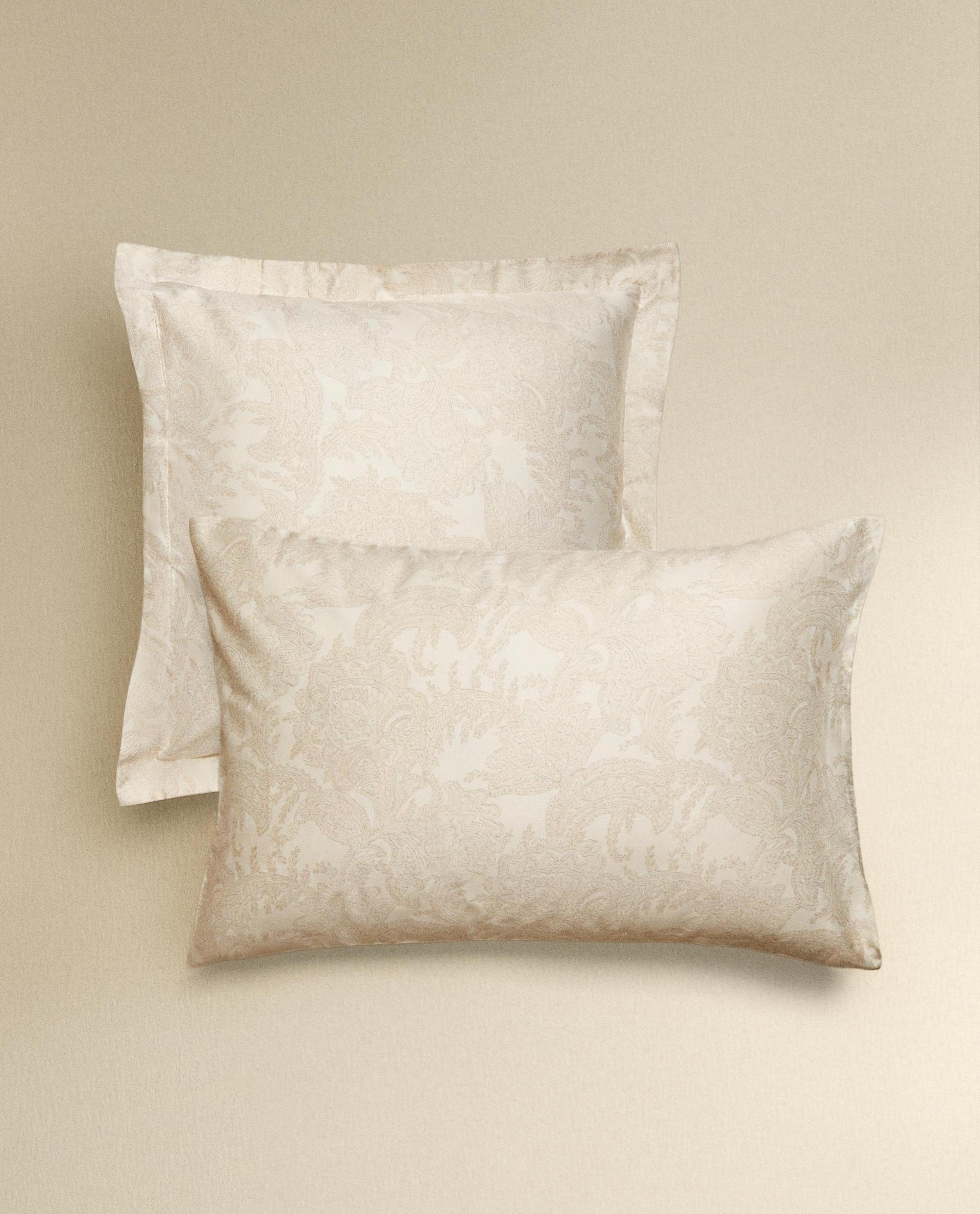 KOPFKISSENBEZUG AUS SATIN MIT PAISLEY-PRINT KOPFKISSENBEZUG AUS SATIN MIT PAISLEY-PRINT