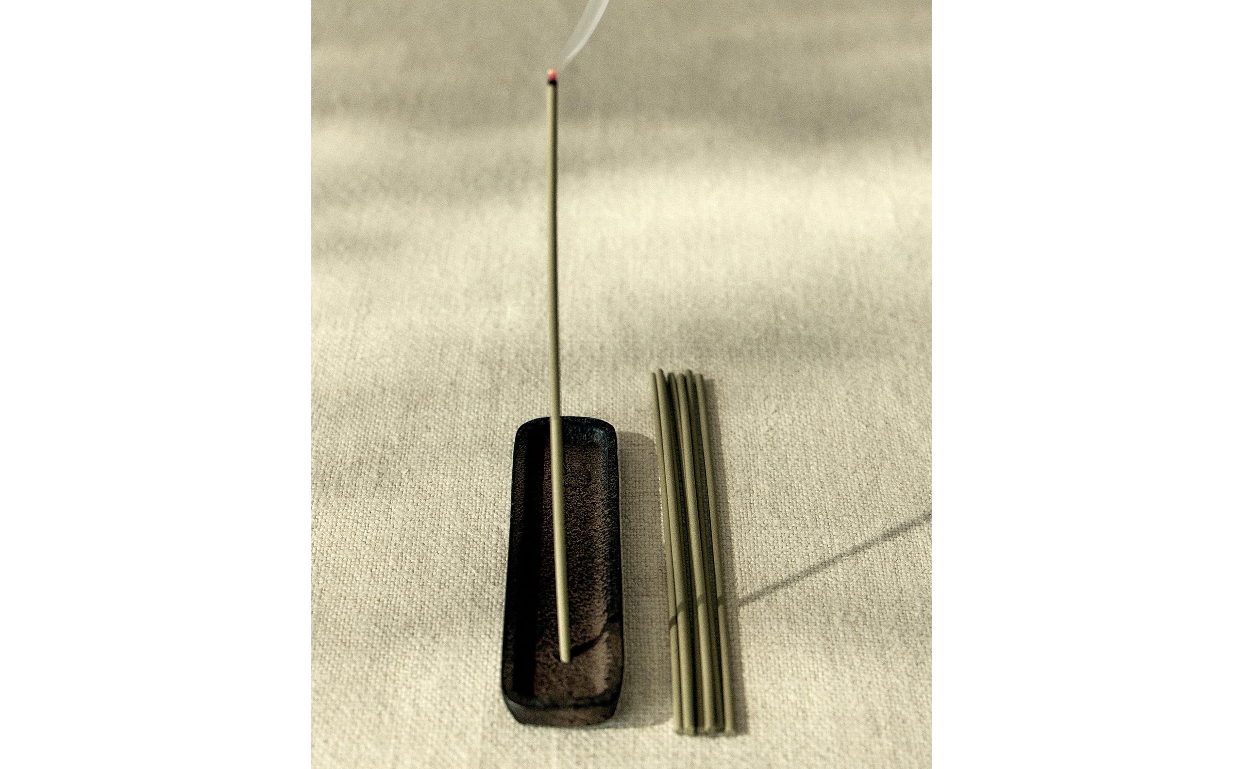 BERGAMOT & SANDALWOOD INCENSE STICKS (PACK OF 20) product thumbnail 7