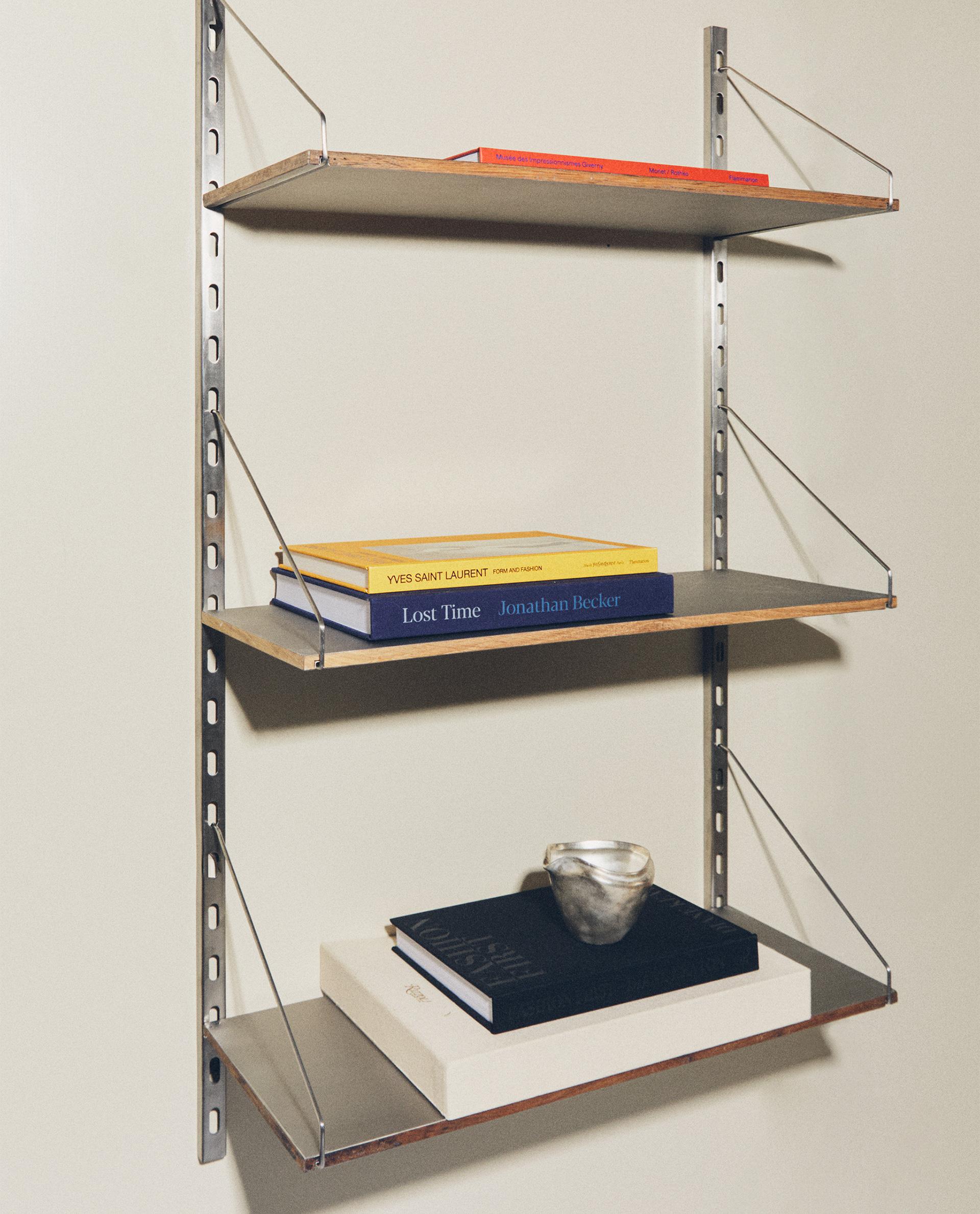 Stahl Bücherregal mit 3 Regalbrettern | Wandmontage