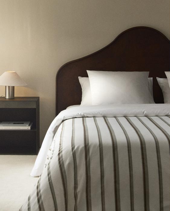 POVLAK NA PŘIKRÝVKU Z PERKÁLU S PROUŽKY (HUSTOTA 300 VLÁKEN)