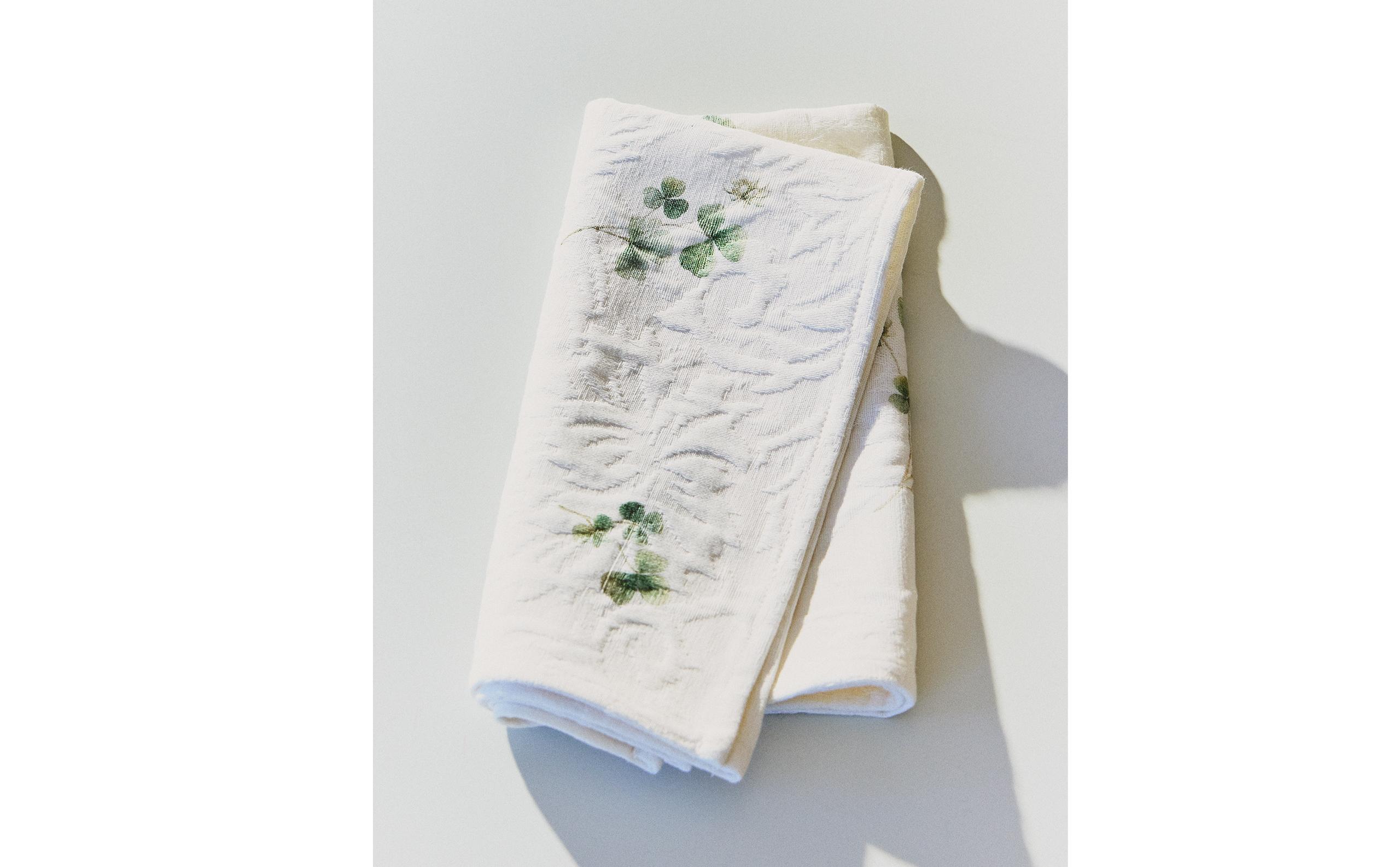 PACK OF JACQUARD NAPKINS WITH CLOVER PRINT (PACK OF 2) product thumbnail 11