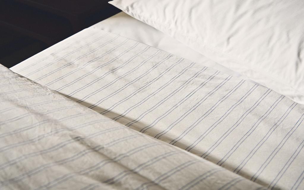COTTON FLAT SHEET WITH DOUBLE STRIPES