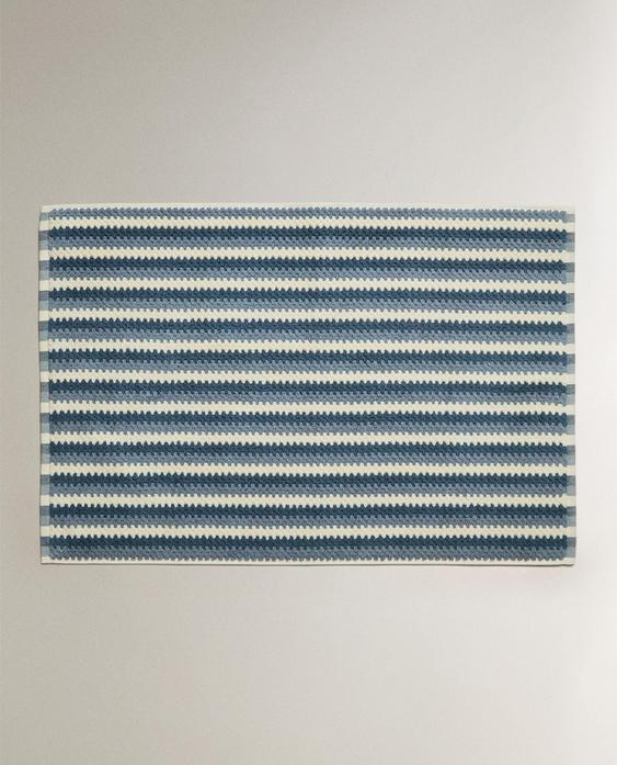 سجادة حمام بتصميم هندسي جاكار