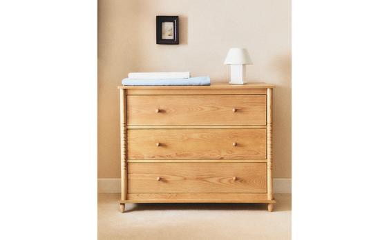 WOODEN CHEST OF DRAWERS