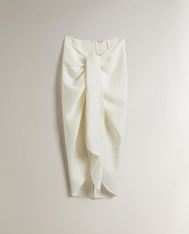 LÅNG STRANDSARONG I LINNE MED KNUT