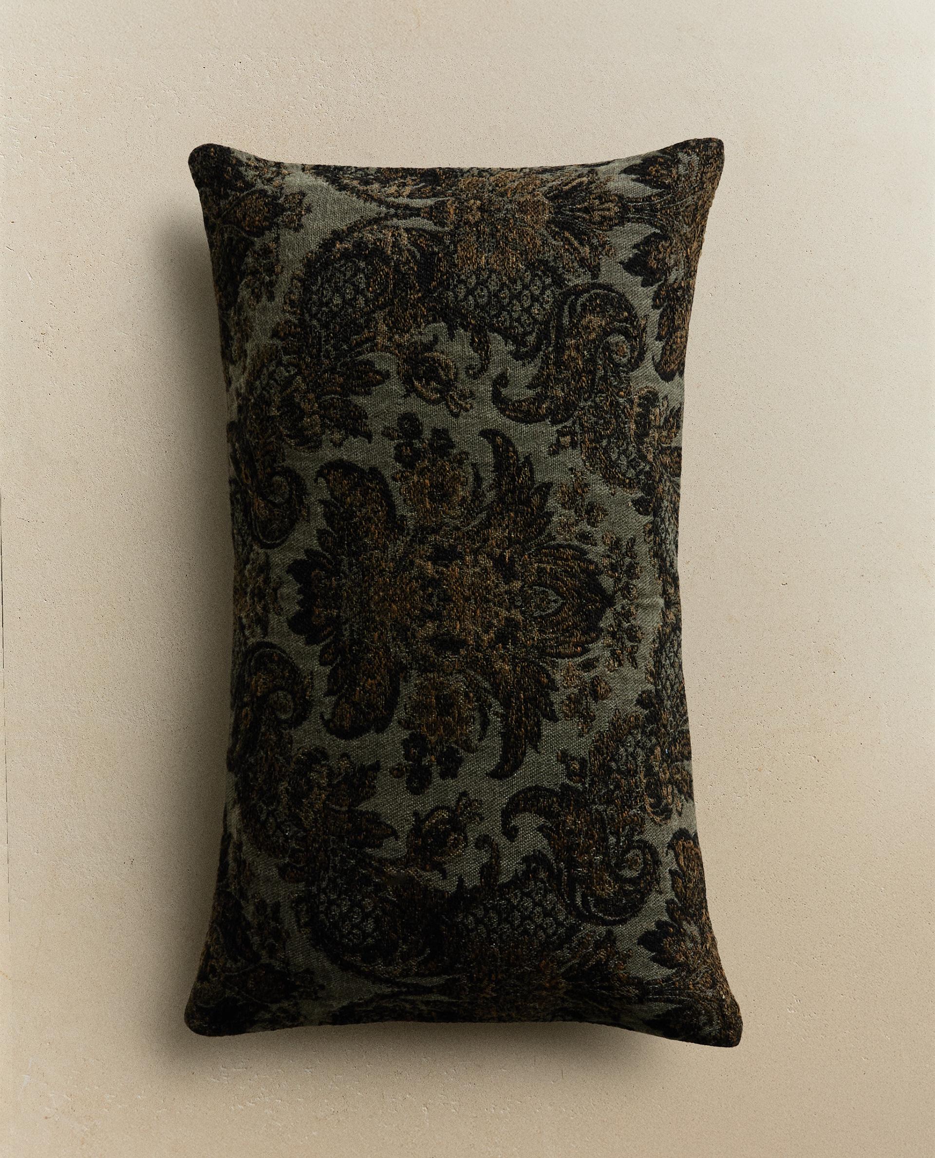 ソファとリビングルームの装飾クッション | Zara Home 日本/Japan