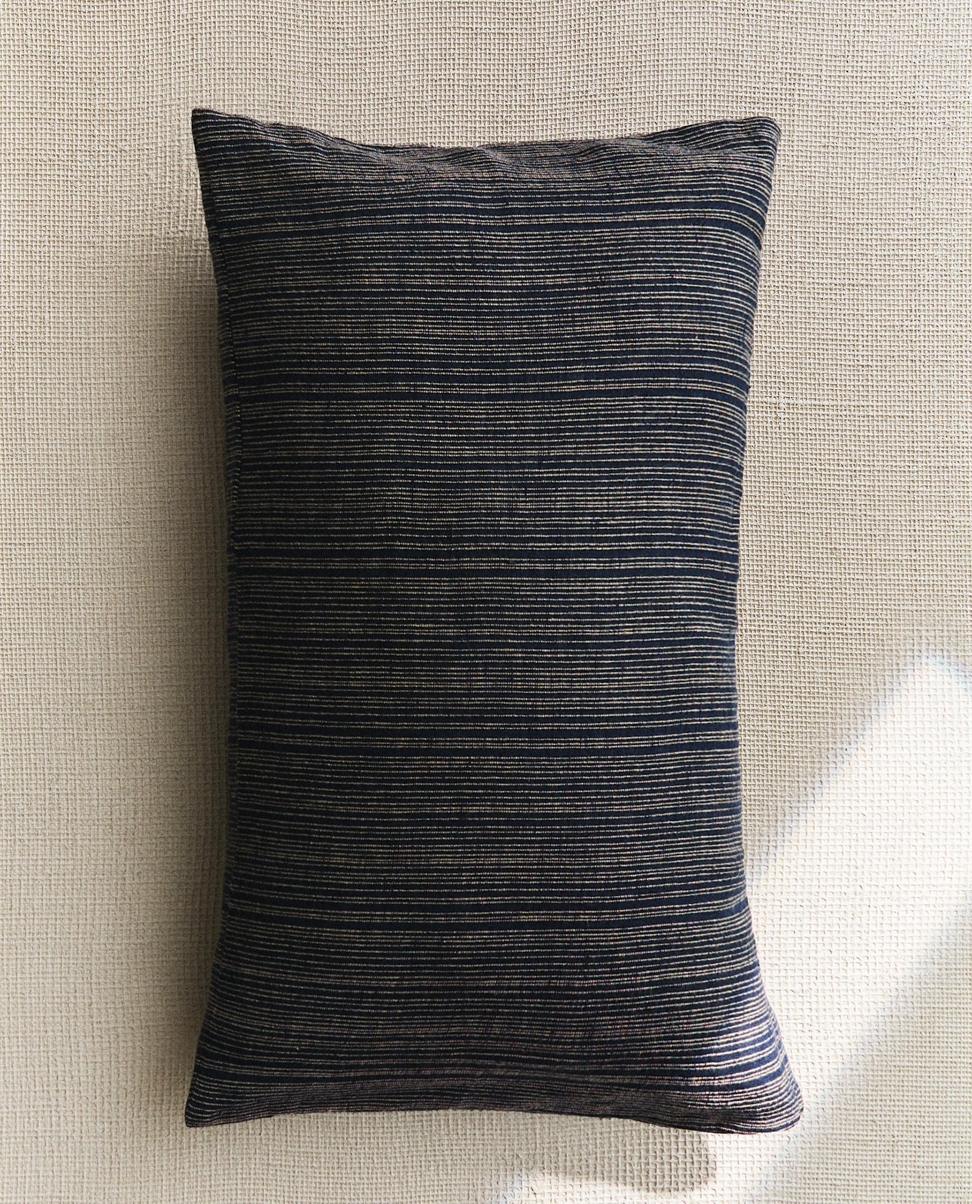 ベッドルームにふさわしいクッションカバー | Zara Home 日本