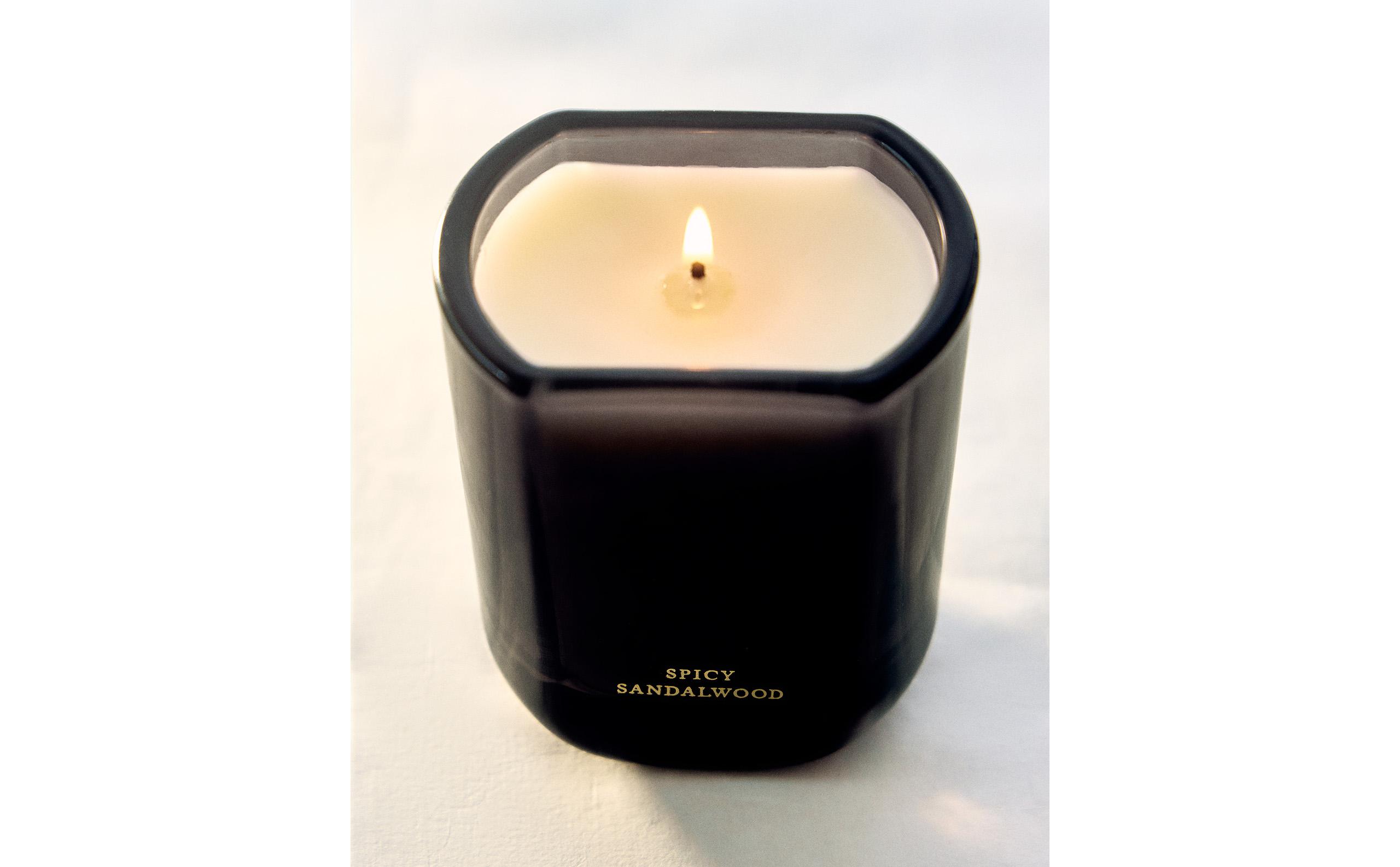 (220 G) SPICY SANDALWOOD SCENTED CANDLE product thumbnail 5