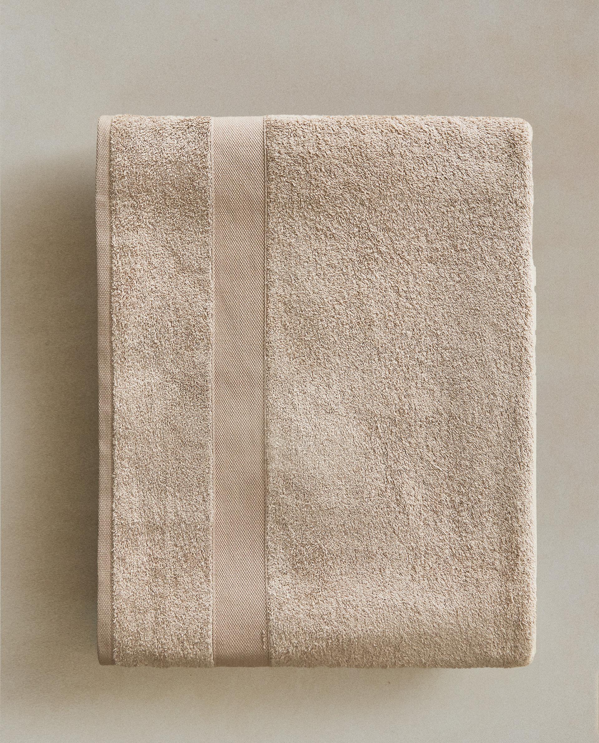 PREMIUM COTTON BATH TOWEL (600 GXM²) PREMIUM COTTON BATH TOWEL (600 GXM²)